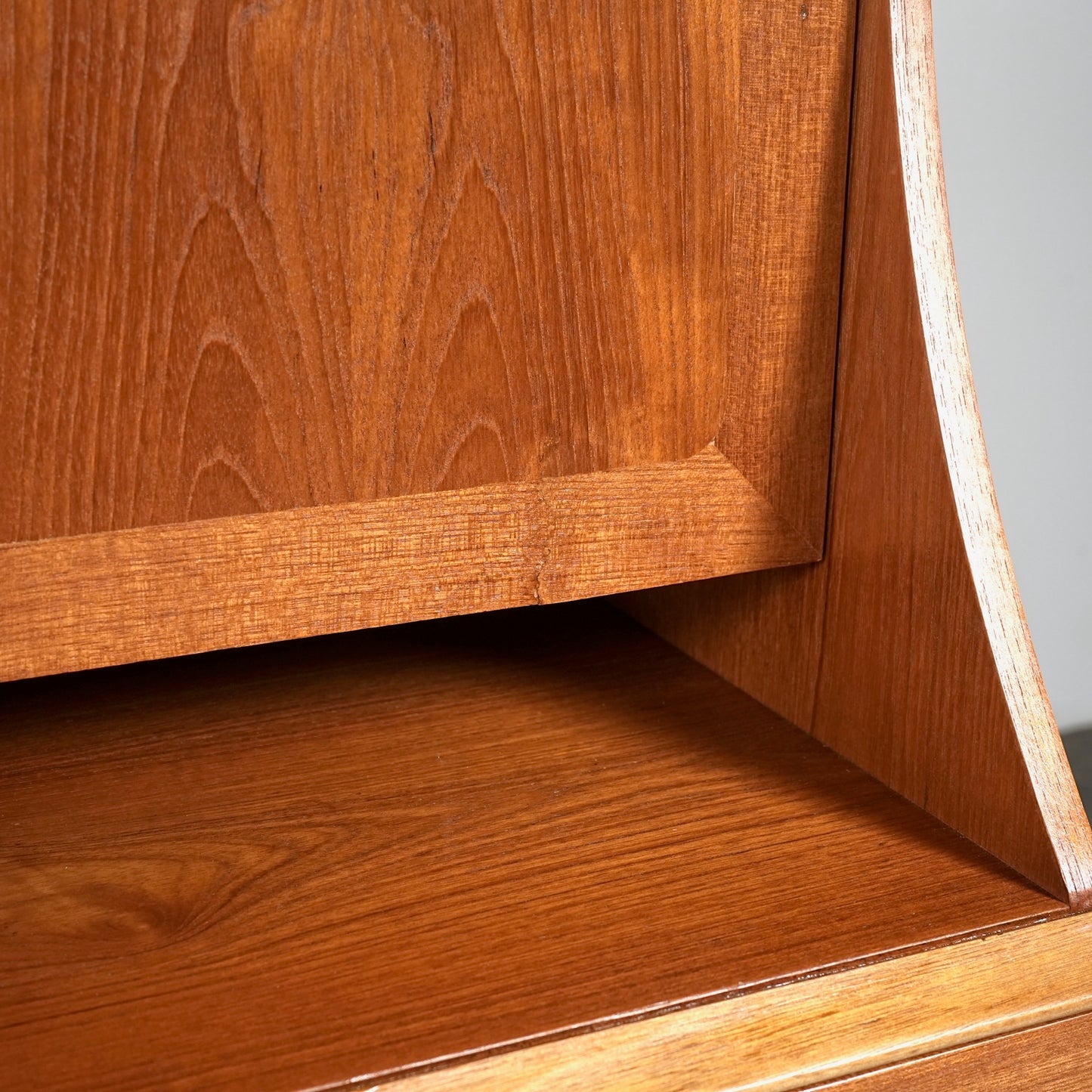 【Meredew】ヴィンテージ キャビネット(ハイサイドボード)