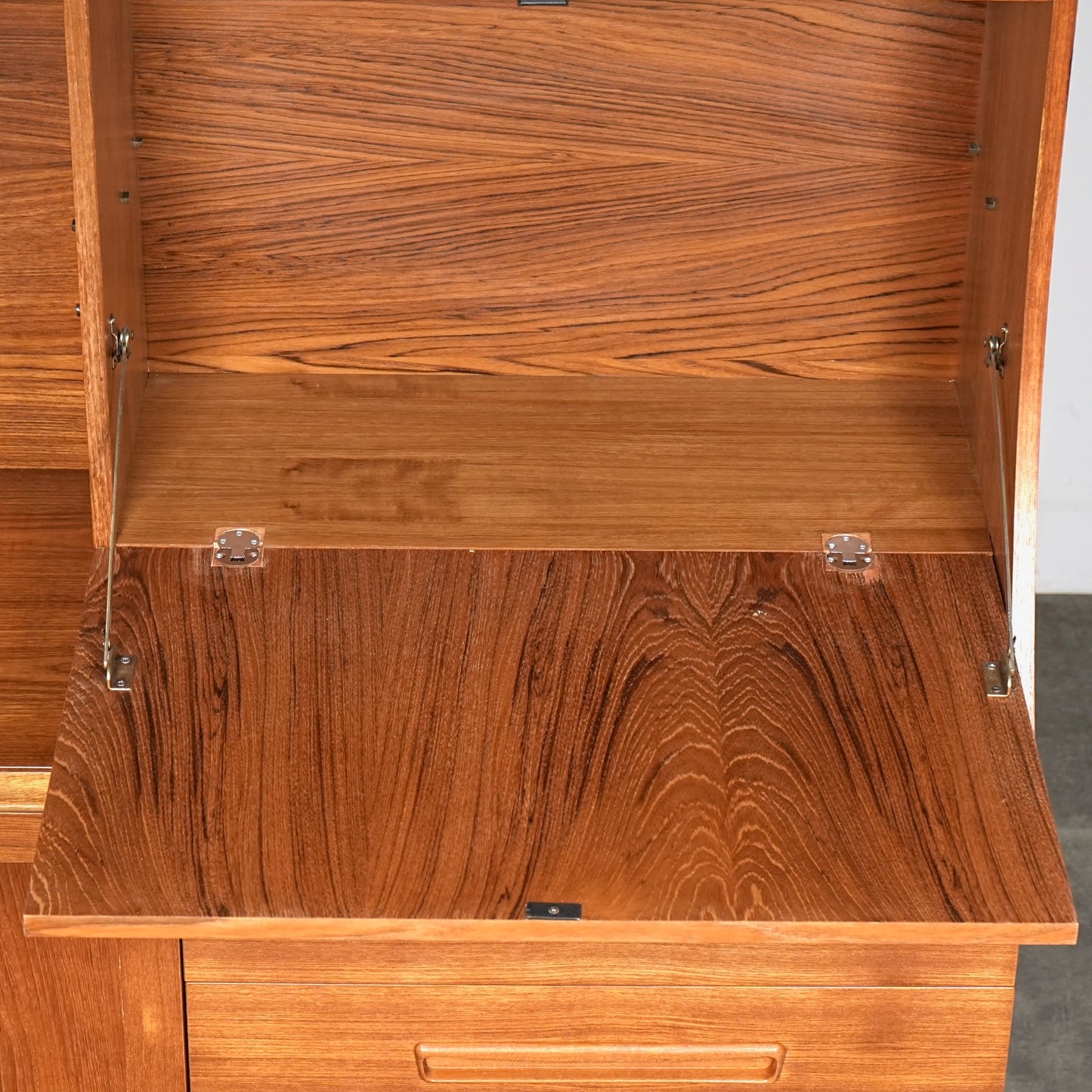 【Meredew】ヴィンテージ キャビネット(ハイサイドボード)