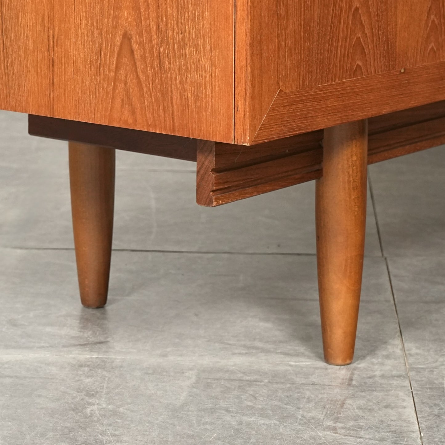 【Meredew】ヴィンテージ キャビネット(ハイサイドボード)