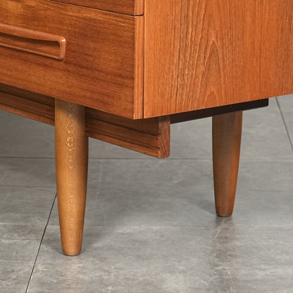 【Meredew】ヴィンテージ キャビネット(ハイサイドボード)