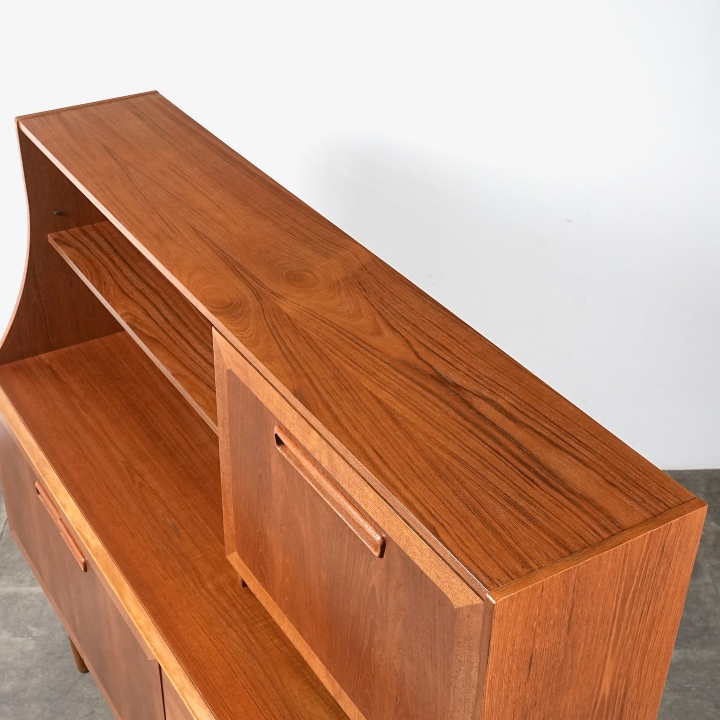 【Meredew】ヴィンテージ キャビネット(ハイサイドボード)