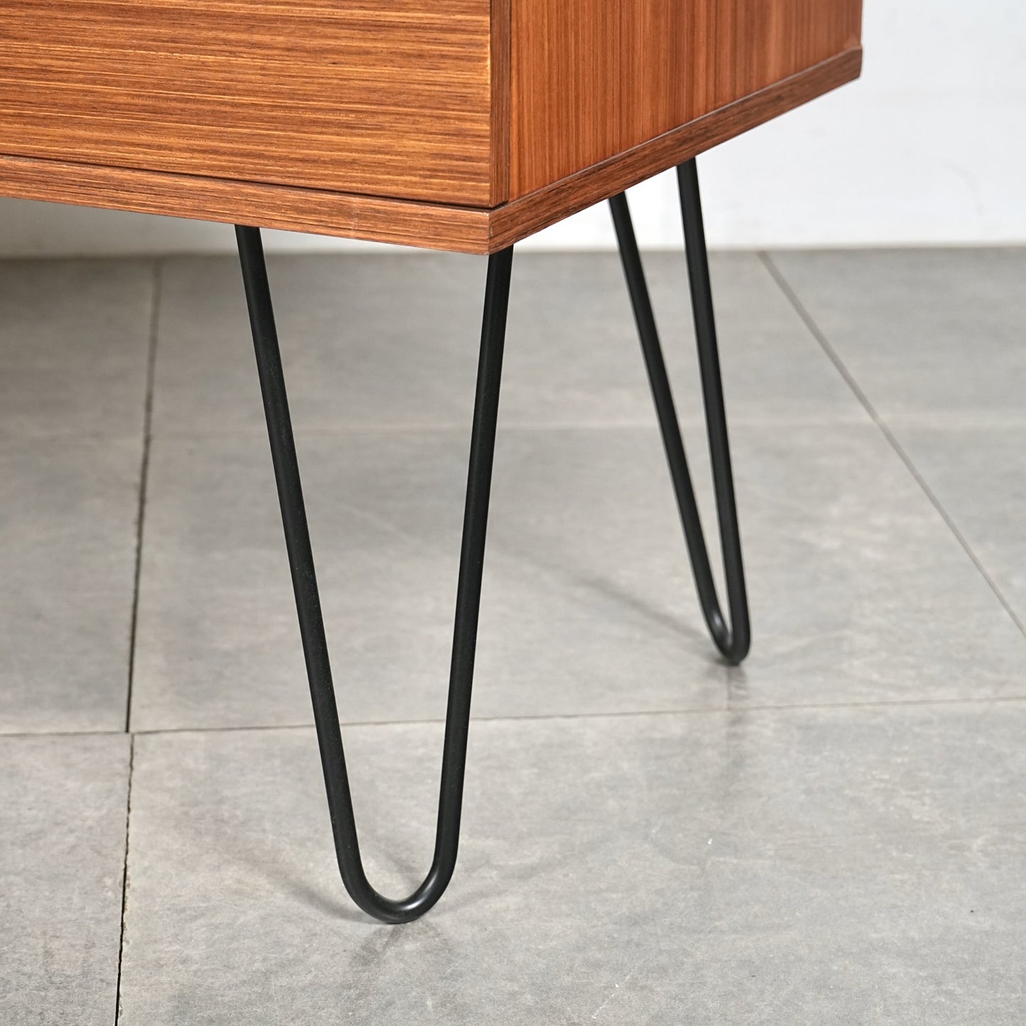 イギリスヴィンテージ サイドボード(ヘアピンカスタム)