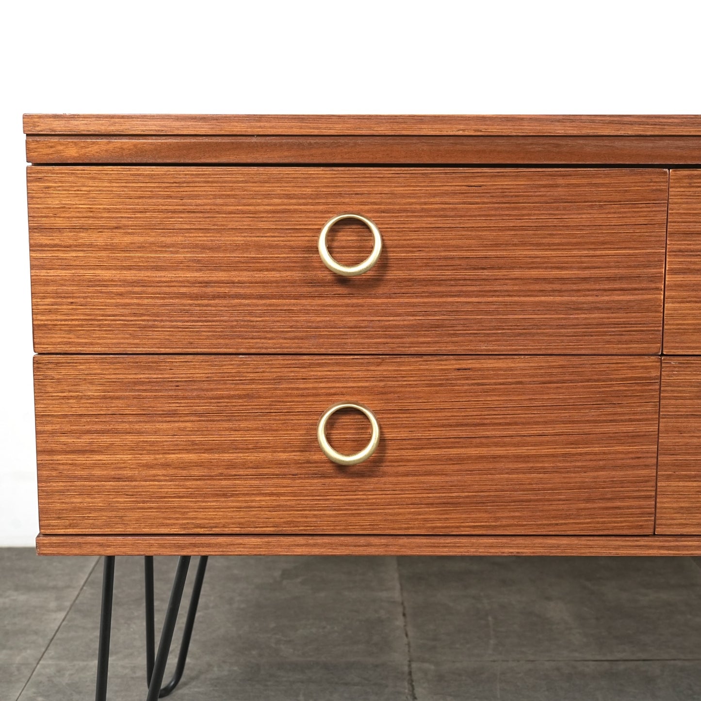 イギリスヴィンテージ サイドボード(ヘアピンカスタム)