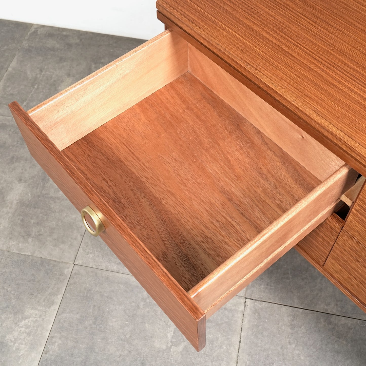 イギリスヴィンテージ サイドボード(ヘアピンカスタム)