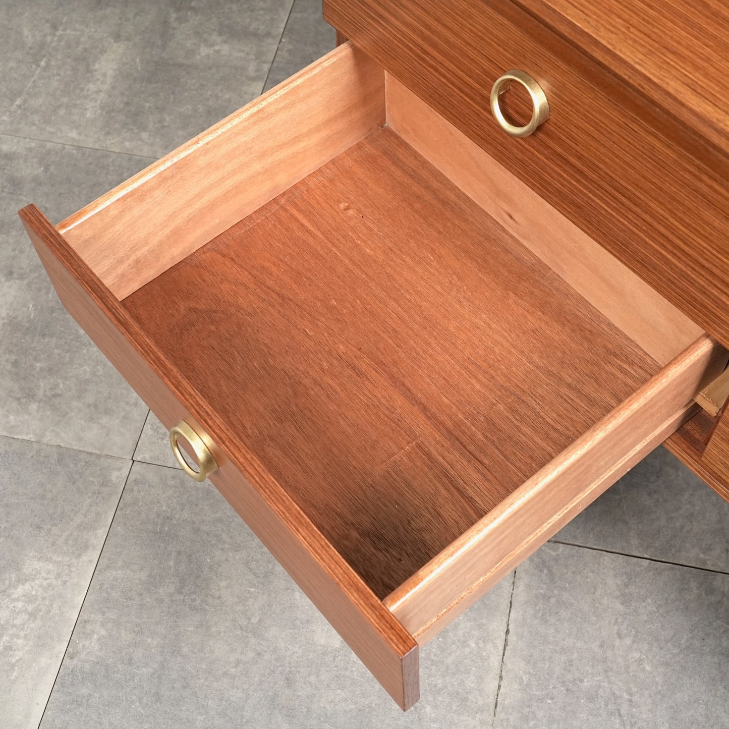 イギリスヴィンテージ サイドボード(ヘアピンカスタム)