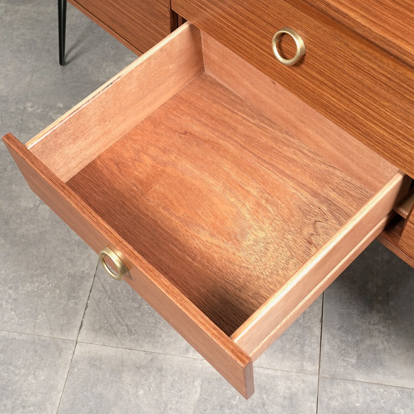 イギリスヴィンテージ サイドボード(ヘアピンカスタム)