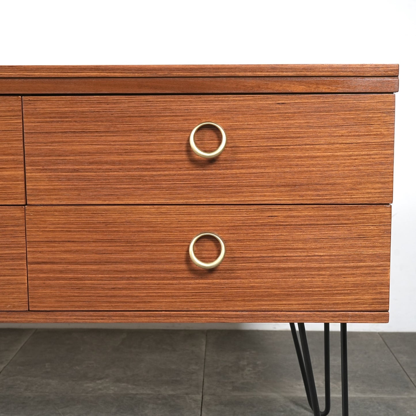 イギリスヴィンテージ サイドボード(ヘアピンカスタム)