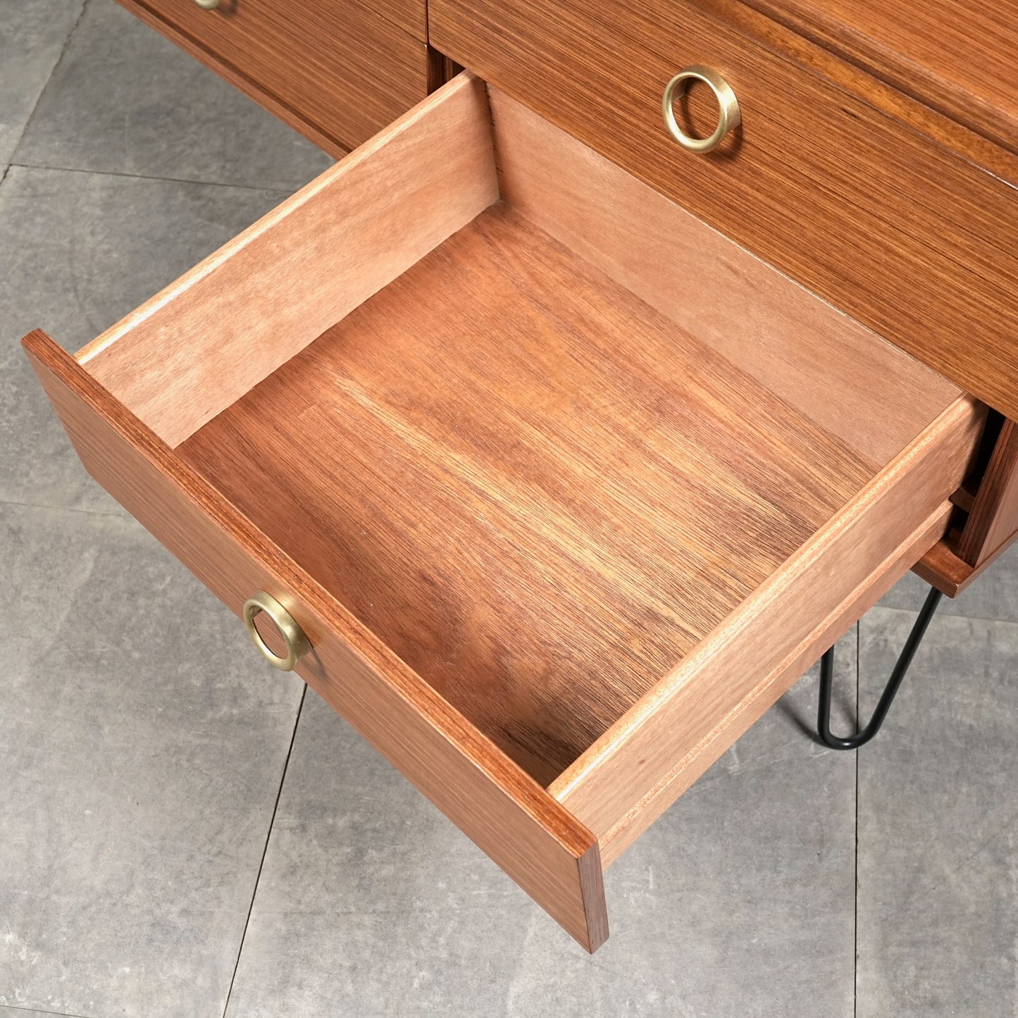 イギリスヴィンテージ サイドボード(ヘアピンカスタム)