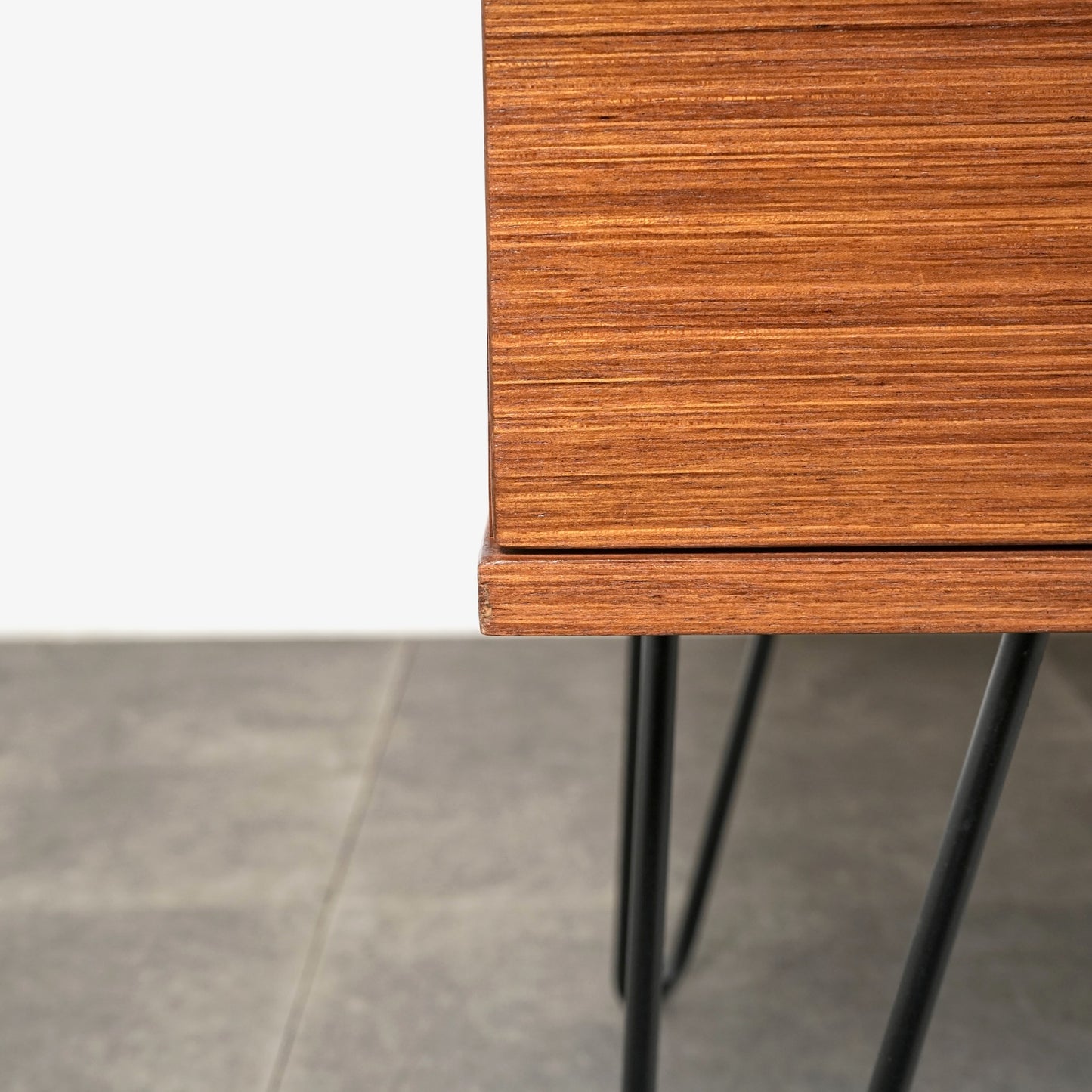 イギリスヴィンテージ サイドボード(ヘアピンカスタム)