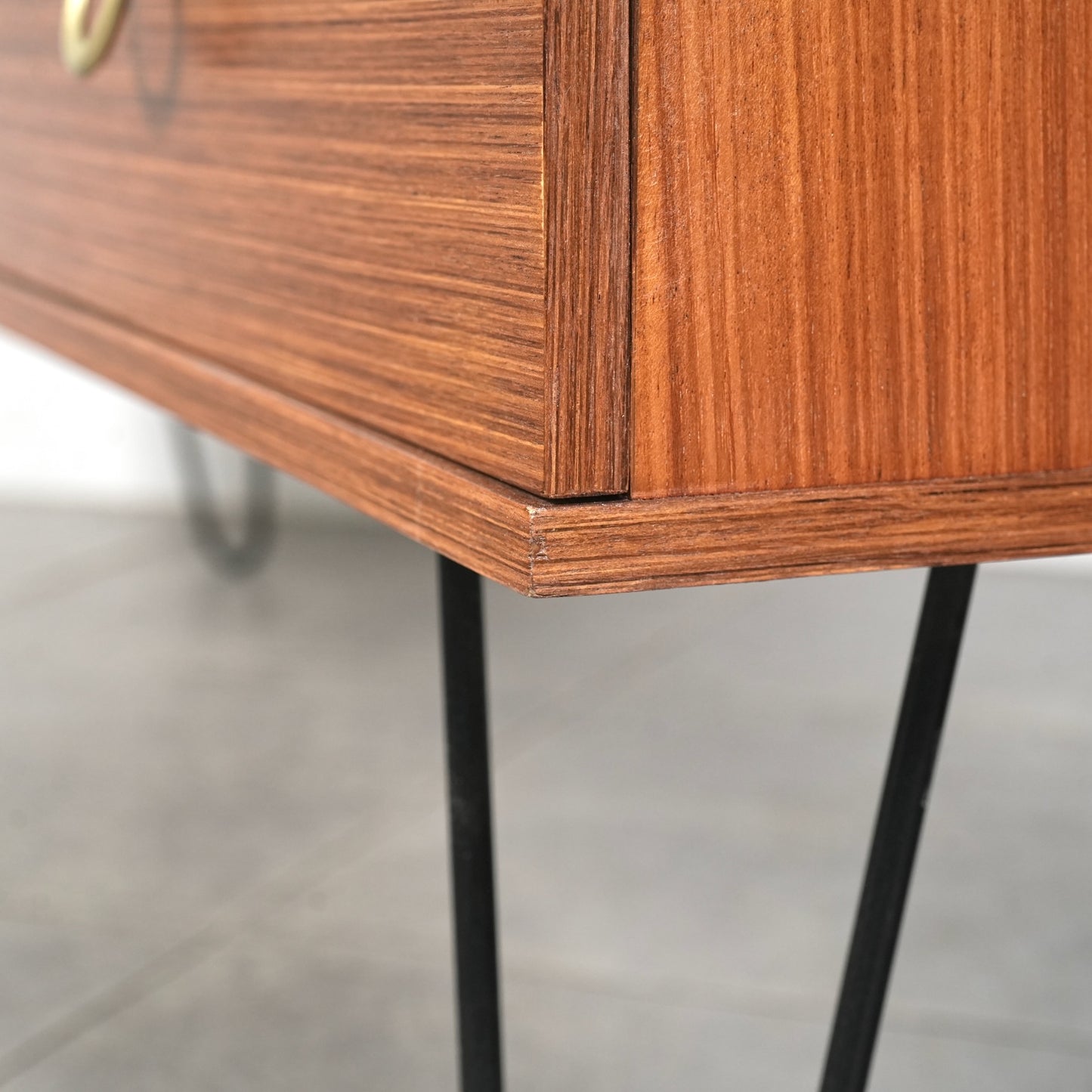 イギリスヴィンテージ サイドボード(ヘアピンカスタム)