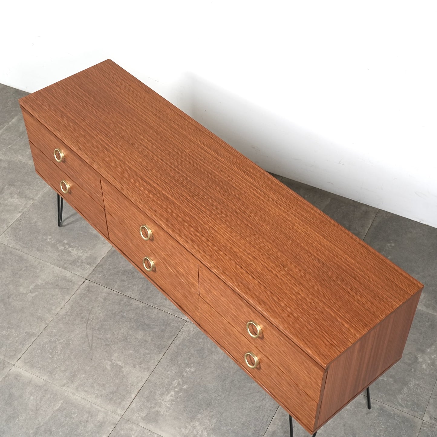 イギリスヴィンテージ サイドボード(ヘアピンカスタム)