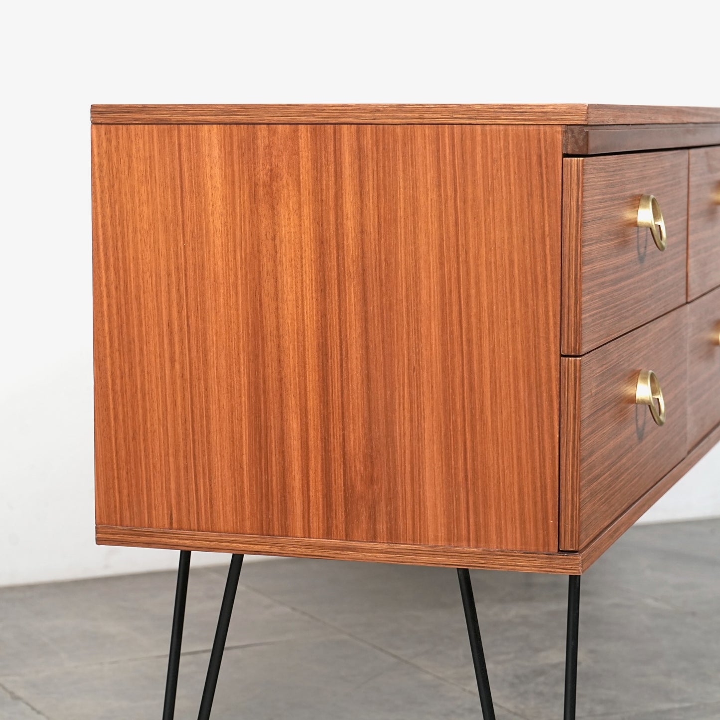 イギリスヴィンテージ サイドボード(ヘアピンカスタム)