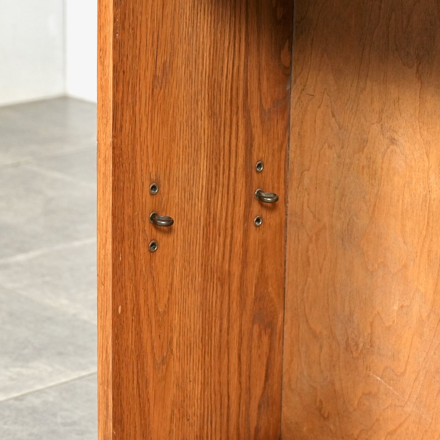 【Remploy】ヴィンテージ ガラスキャビネット