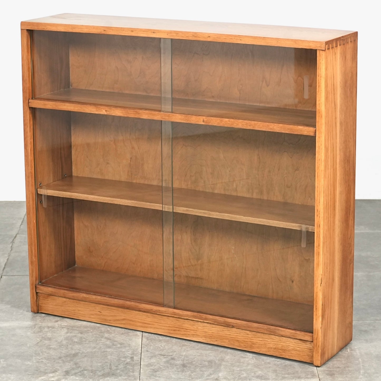 【Remploy】ヴィンテージ ガラスキャビネット