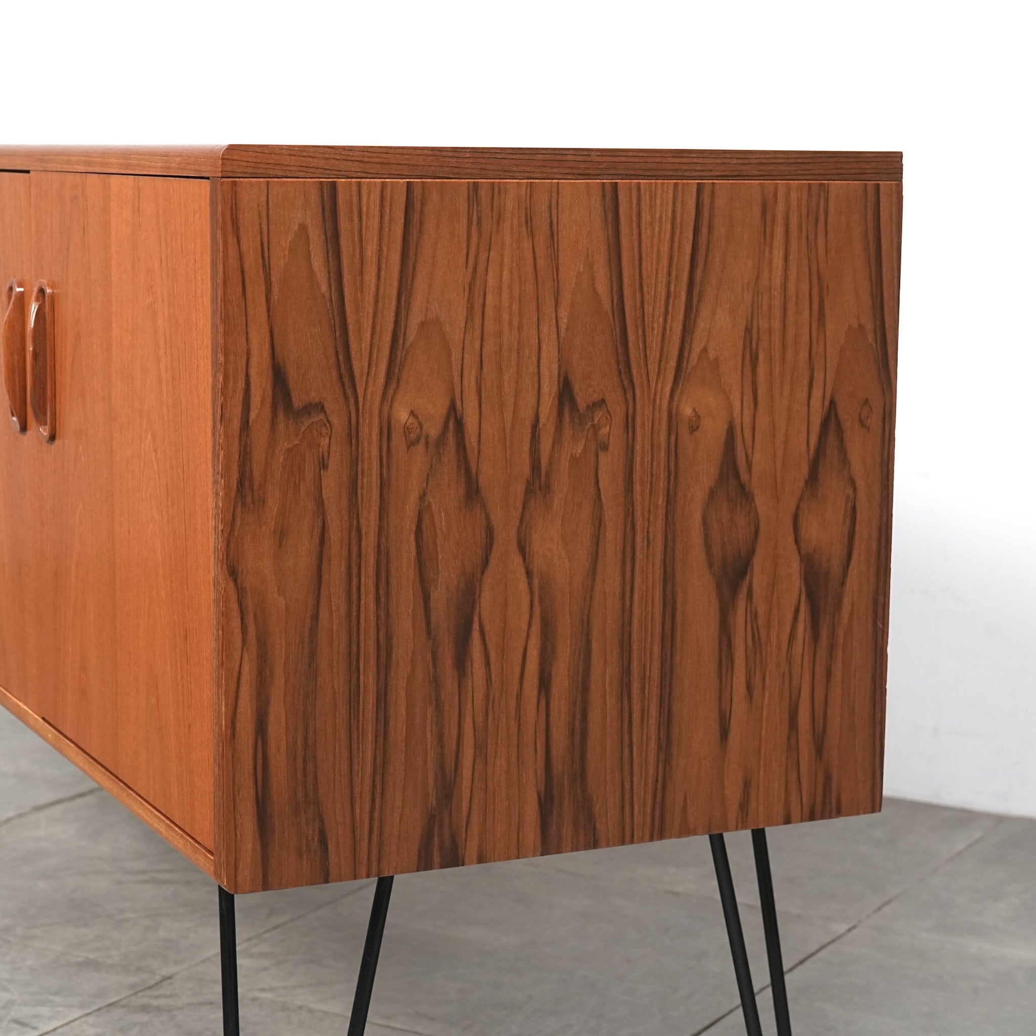 G-PLAN】Fresco サイドボード(ヘアピンカスタム) – TIME HYPE