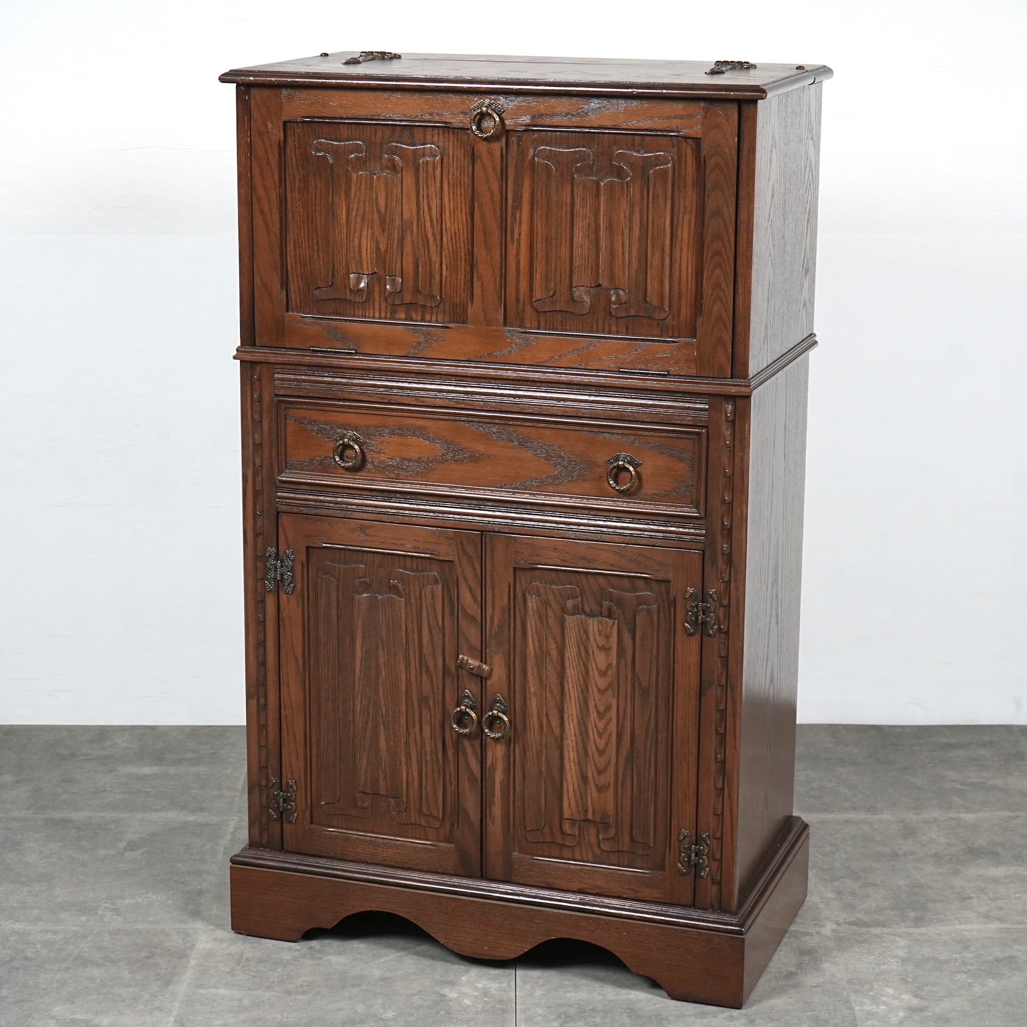 CABINET & SIDEBOARD – TIME HYPE