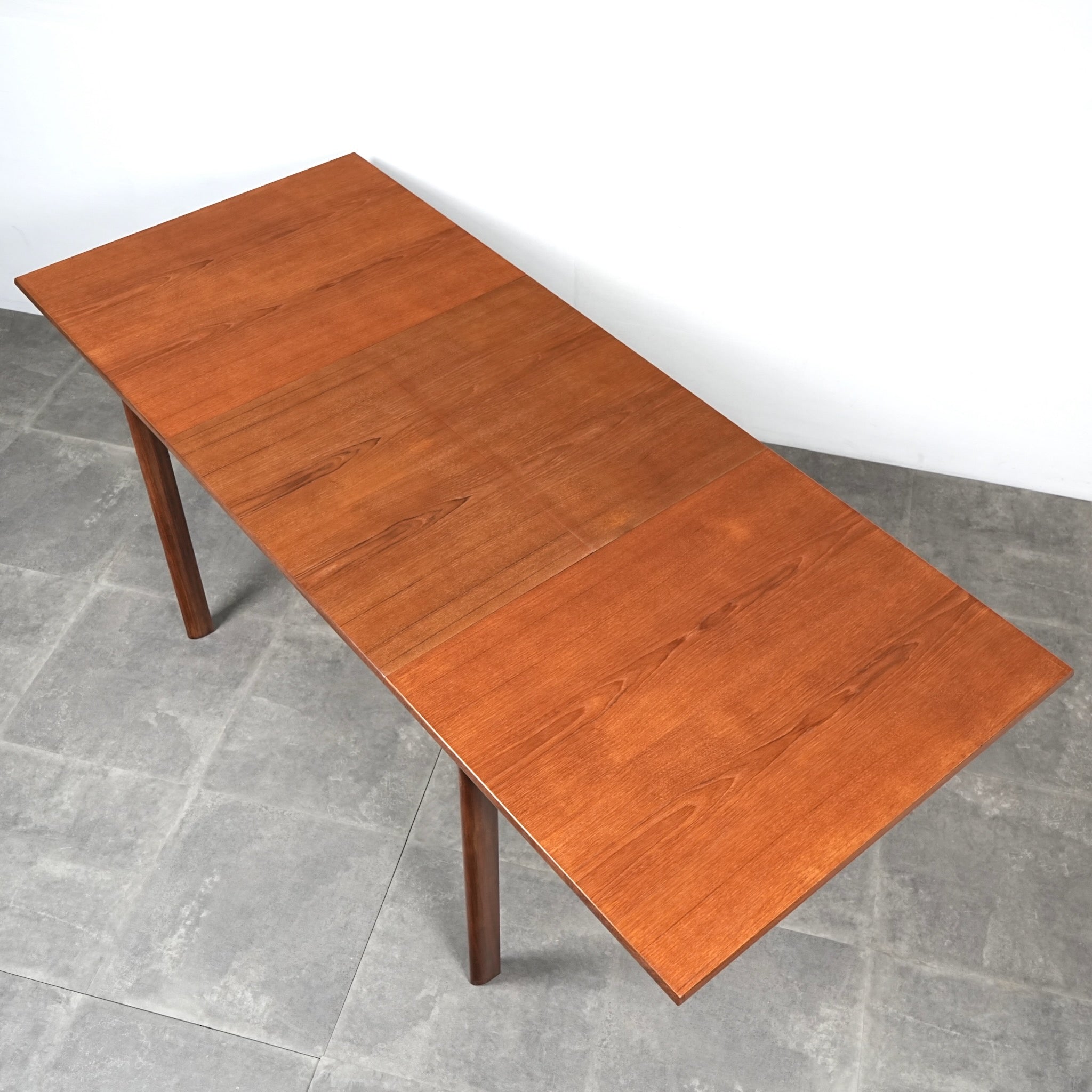 White&Newton】エクステンション ダイニングテーブル – TIME HYPE