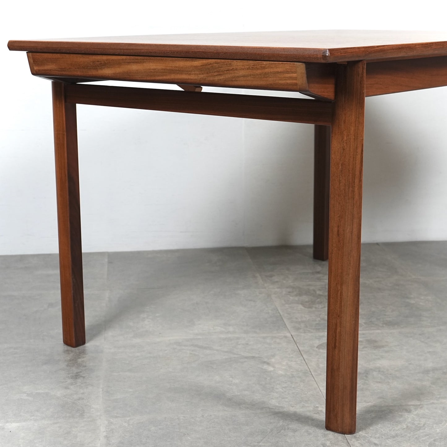 【White&Newton】エクステンション ダイニングテーブル