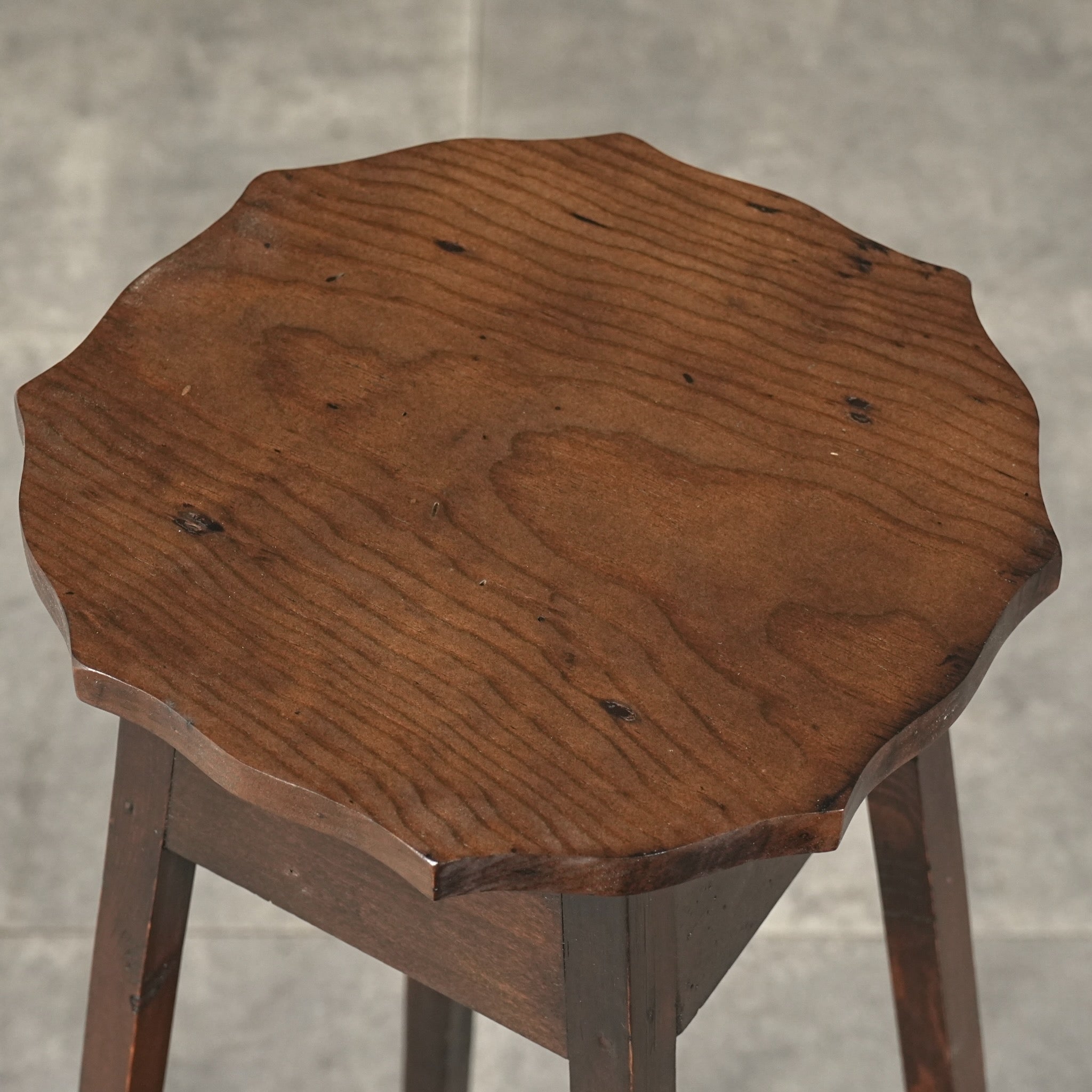 英国アンティーク サイドテーブル(花台) – TIME HYPE