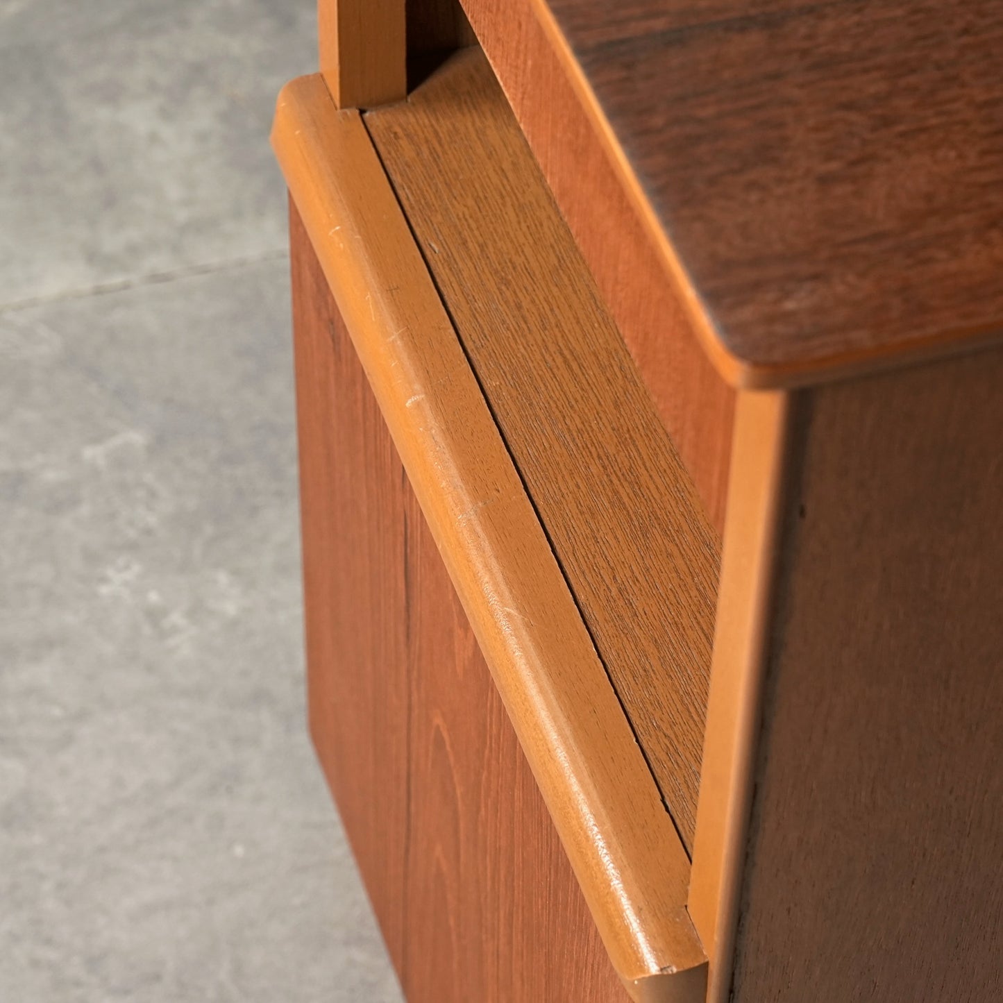 イギリスヴィンテージ サイドキャビネット