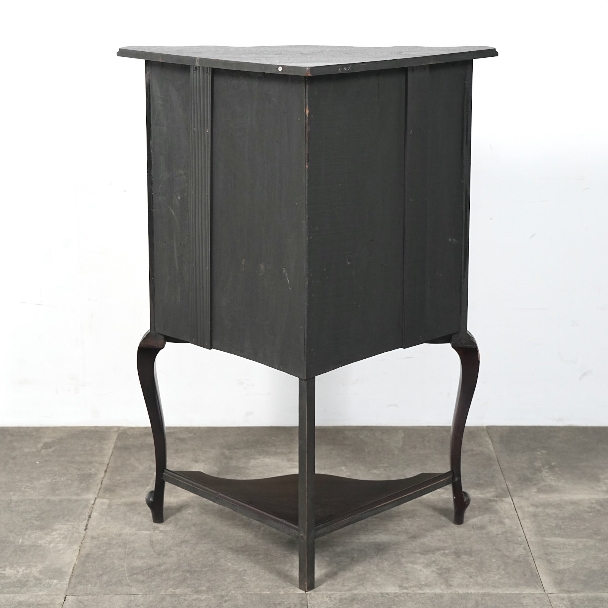 英アンティーク コーナーキャビネット 英国アンティーク コーナーキャビネット – TIME HYPE