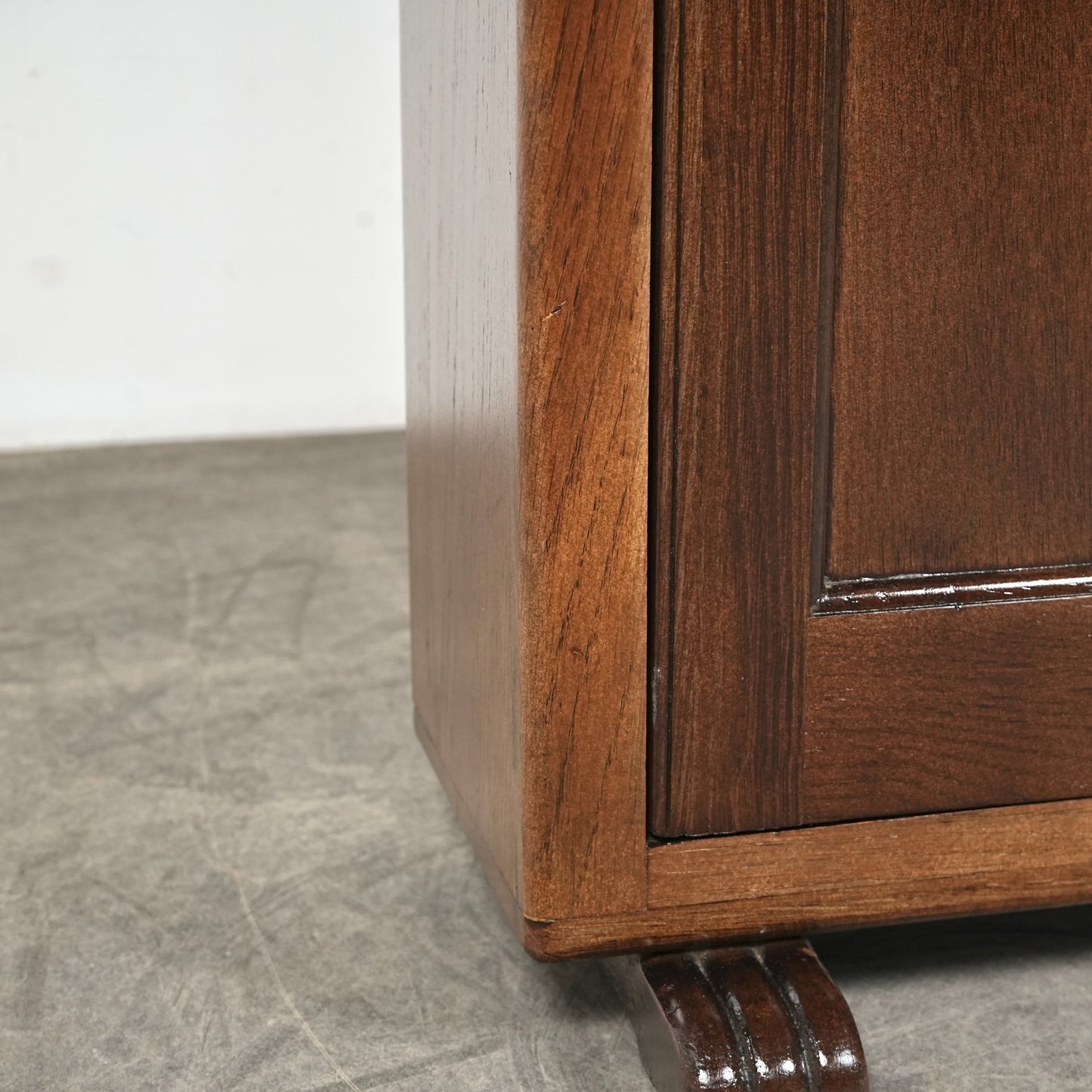 英国アンティーク ガラスキャビネット