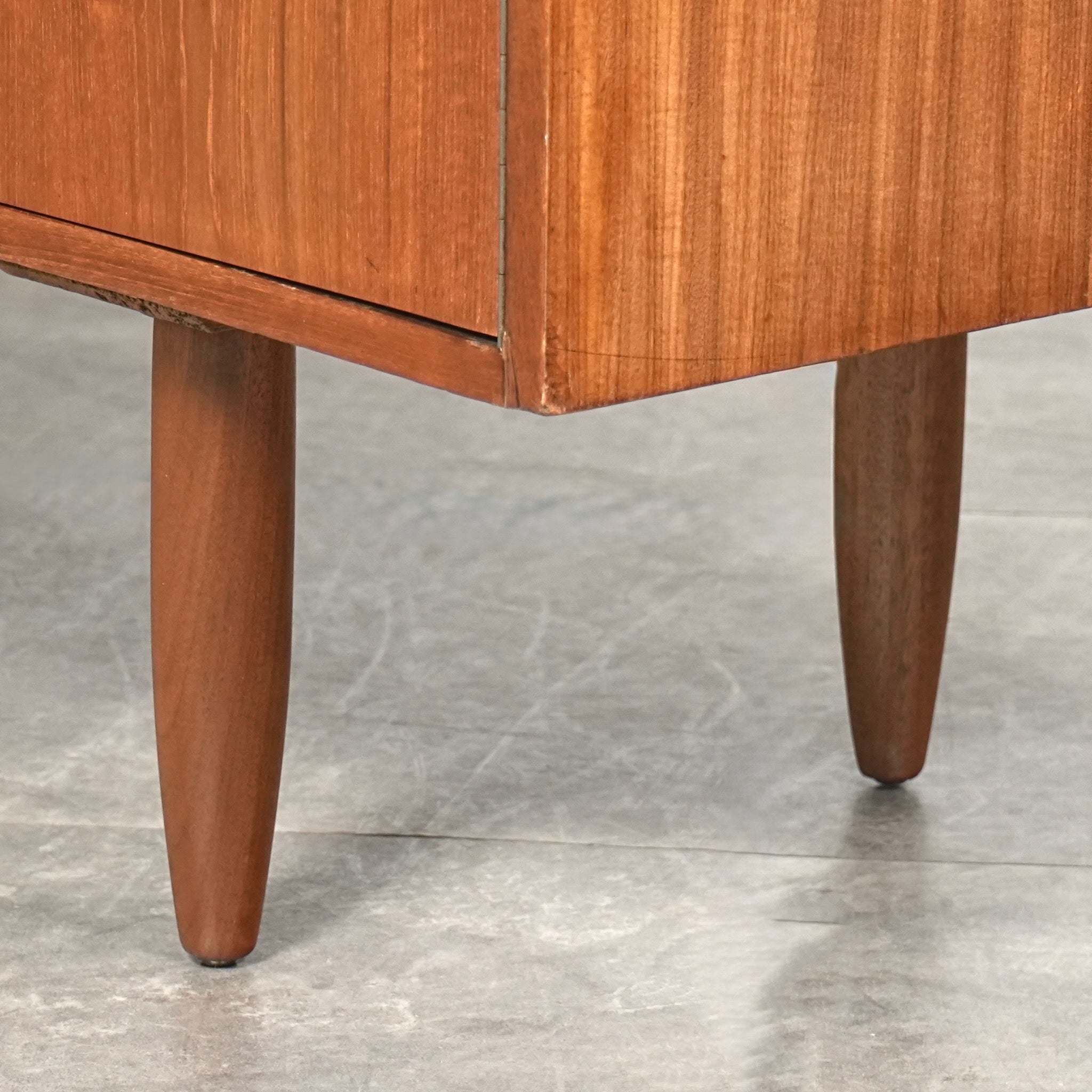 イギリスヴィンテージ サイドボード キャビネット カップボード ライディング イギリスヴィンテージ サイドボード キャビネット カップボード