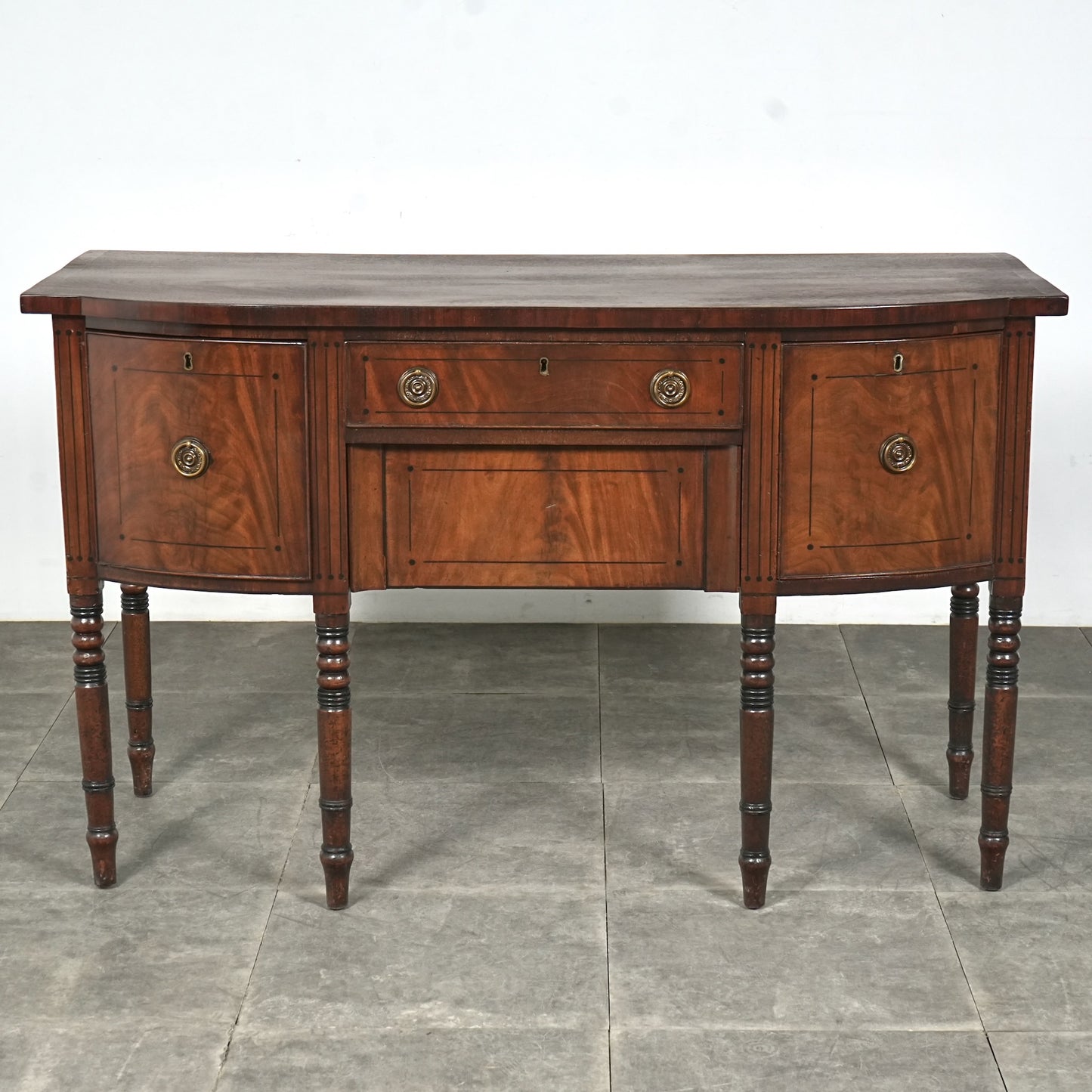 英国アンティーク サイドボード