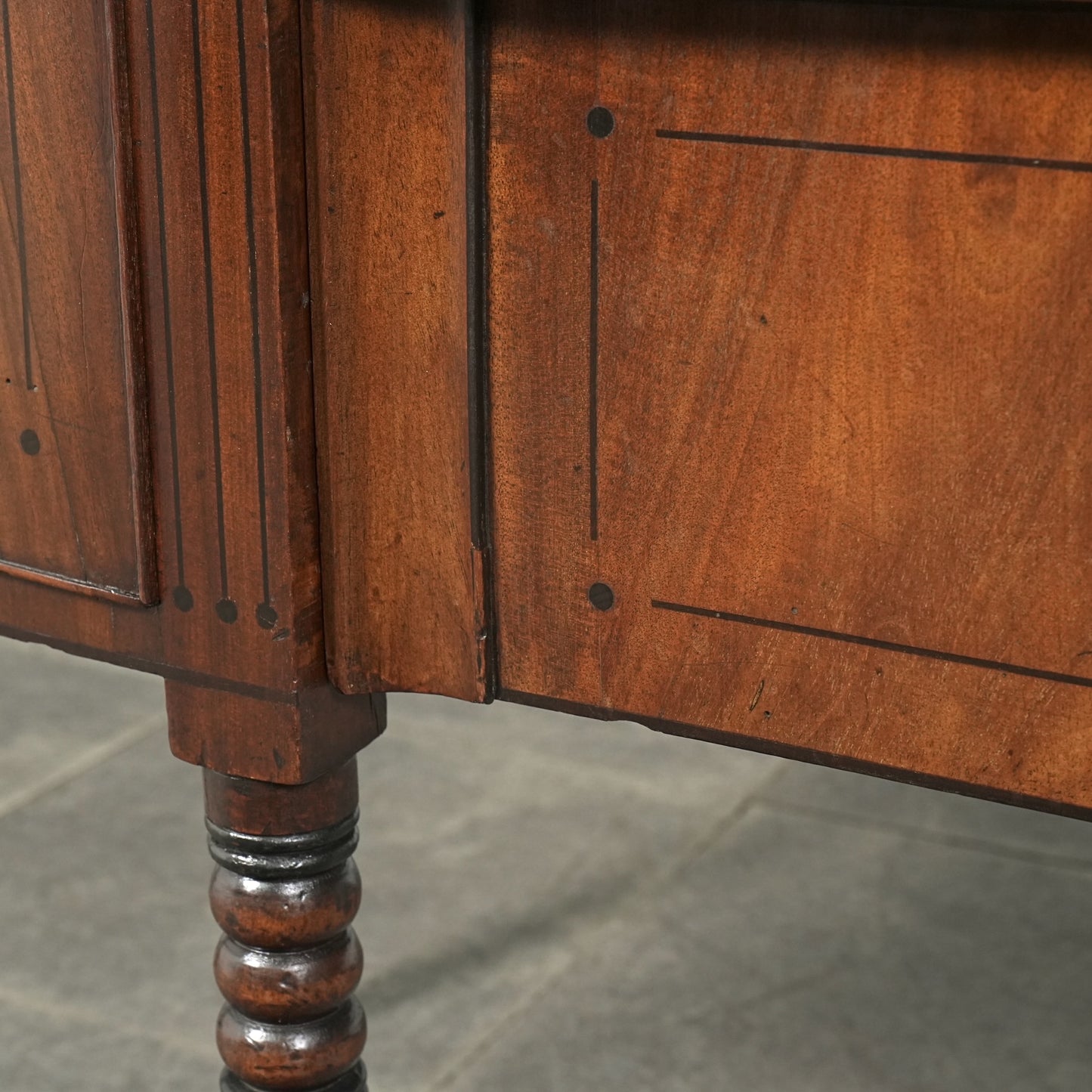 英国アンティーク サイドボード