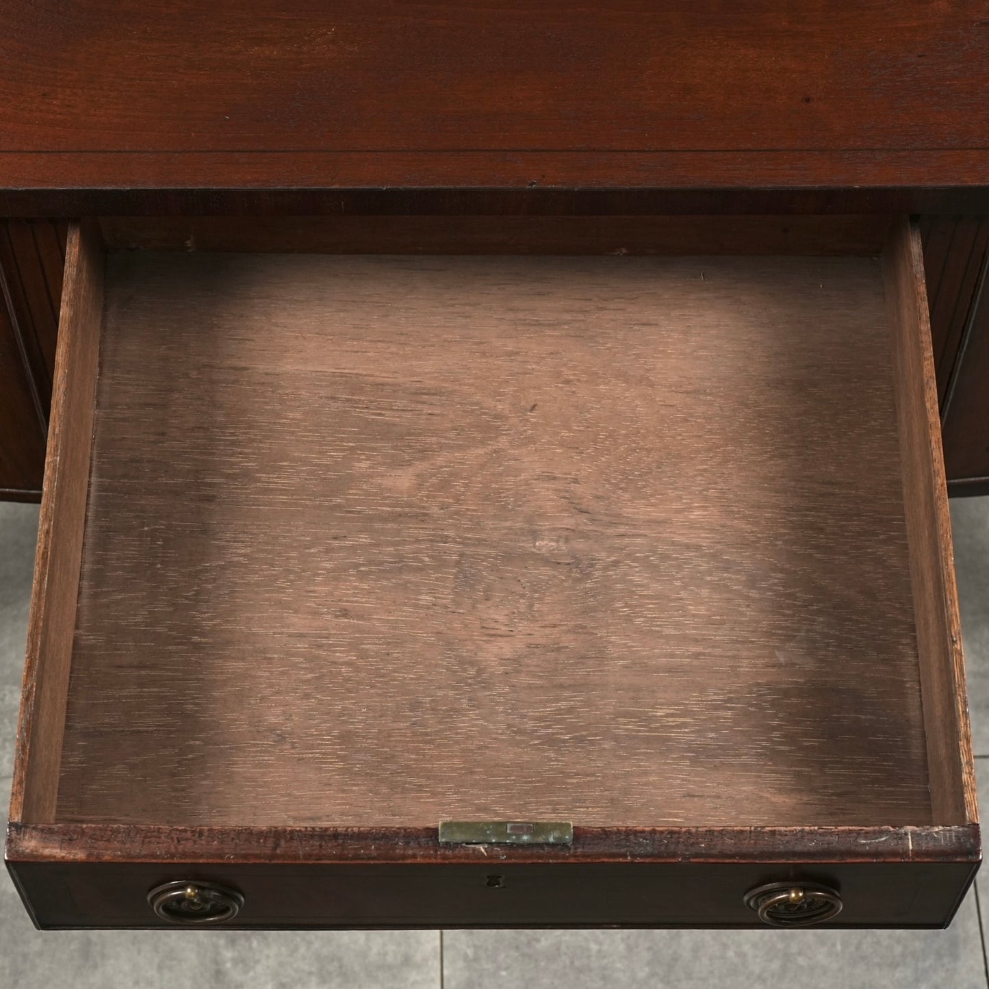 英国アンティーク サイドボード