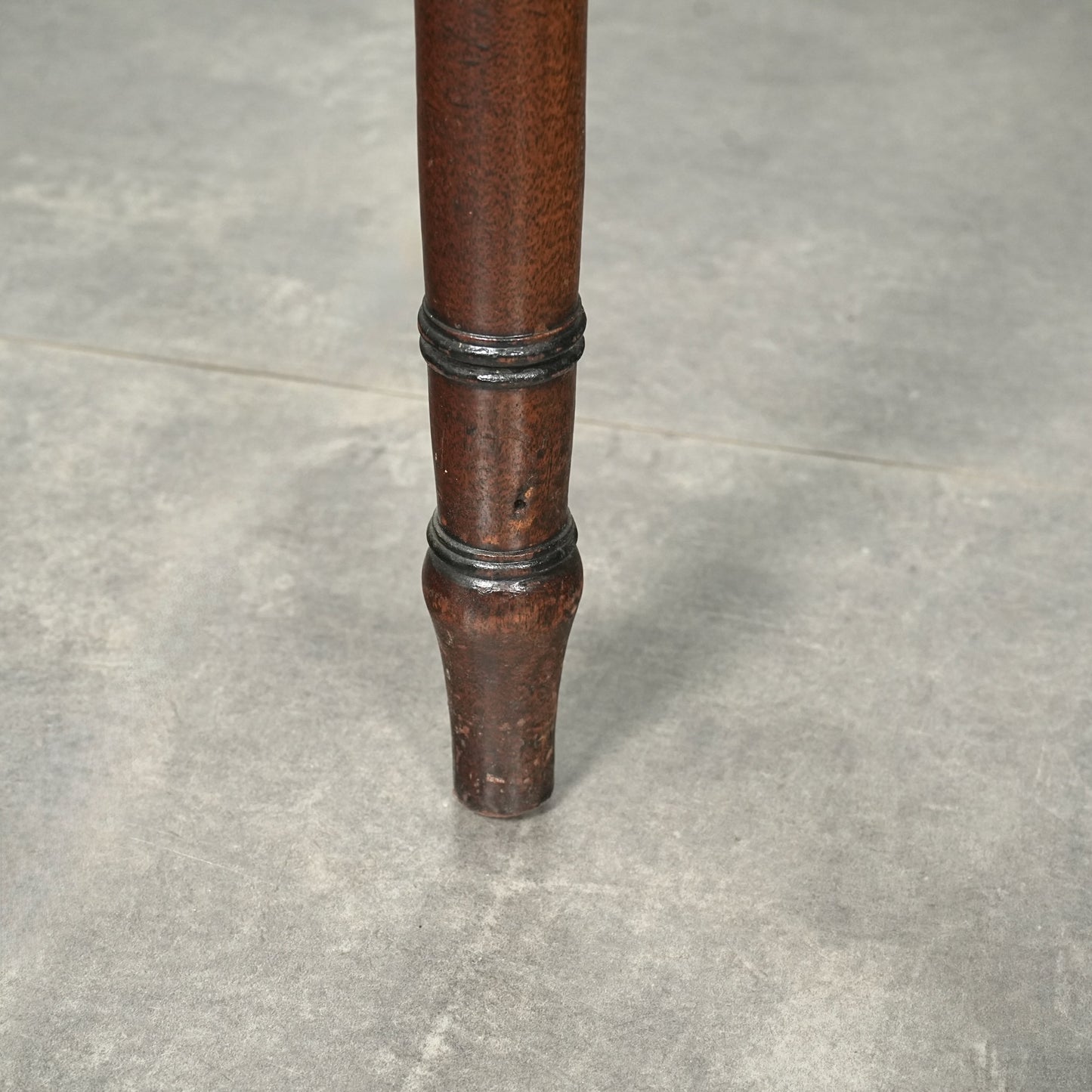 英国アンティーク サイドボード