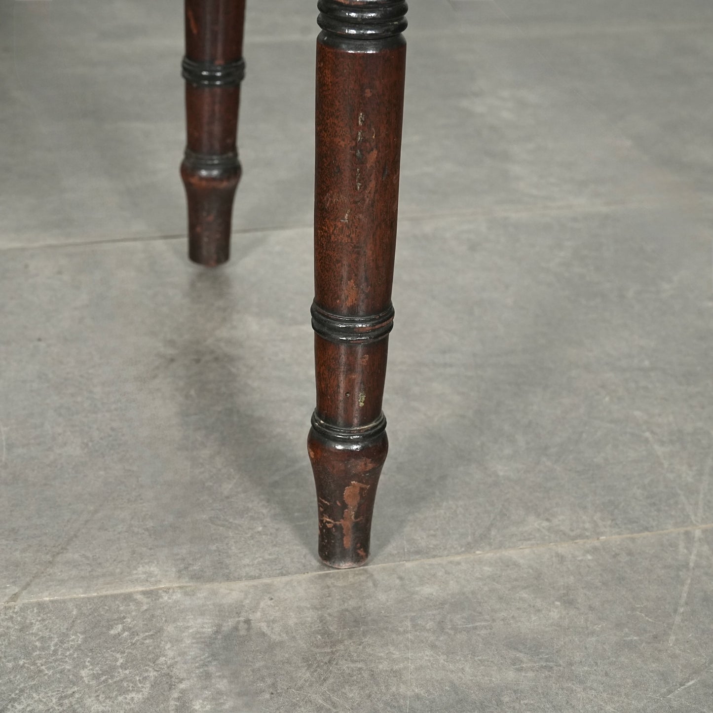 英国アンティーク サイドボード