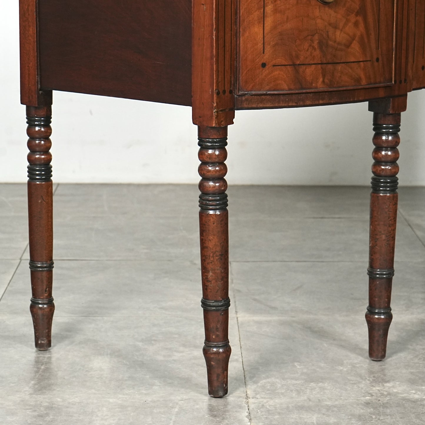 英国アンティーク サイドボード