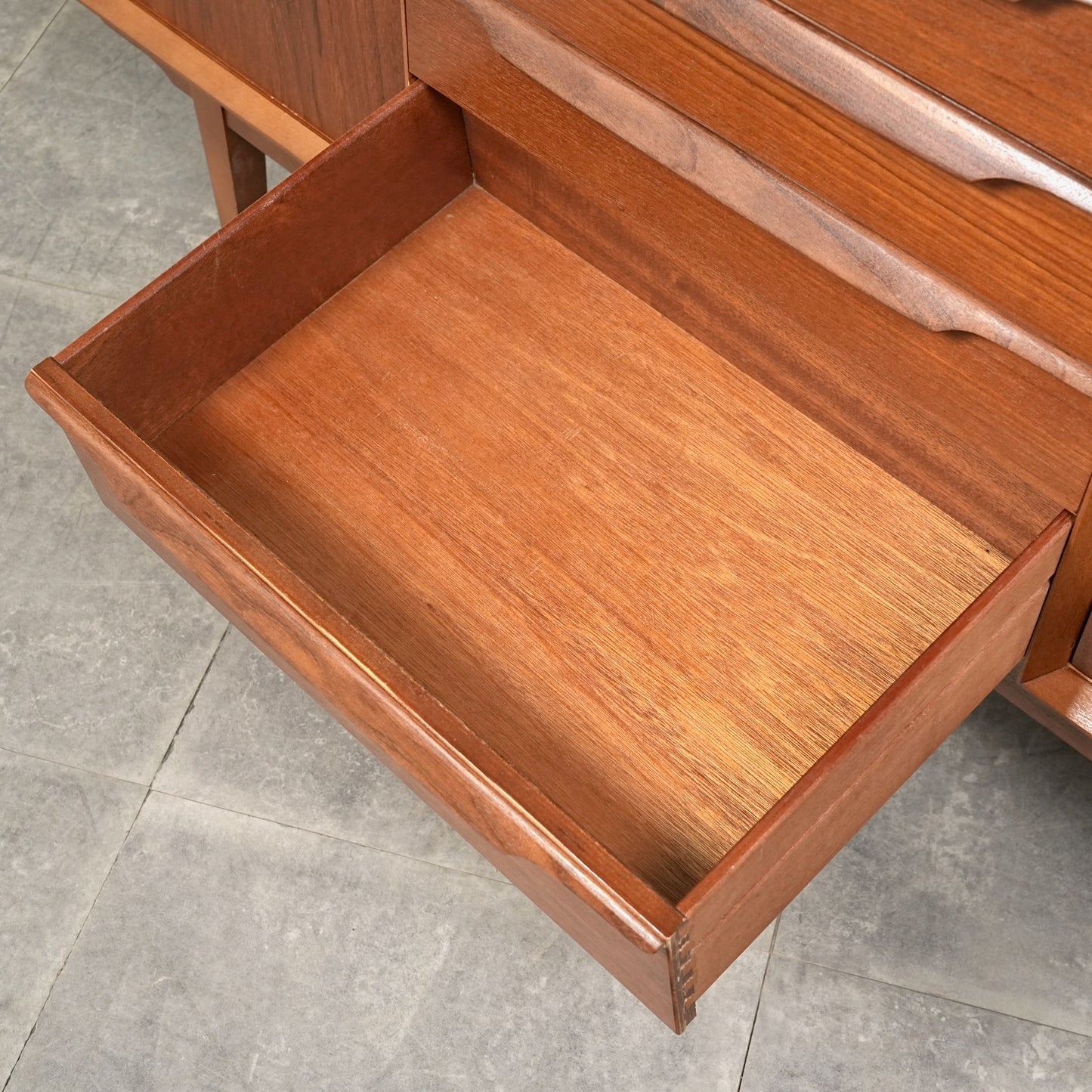 イギリスヴィンテージ サイドボード