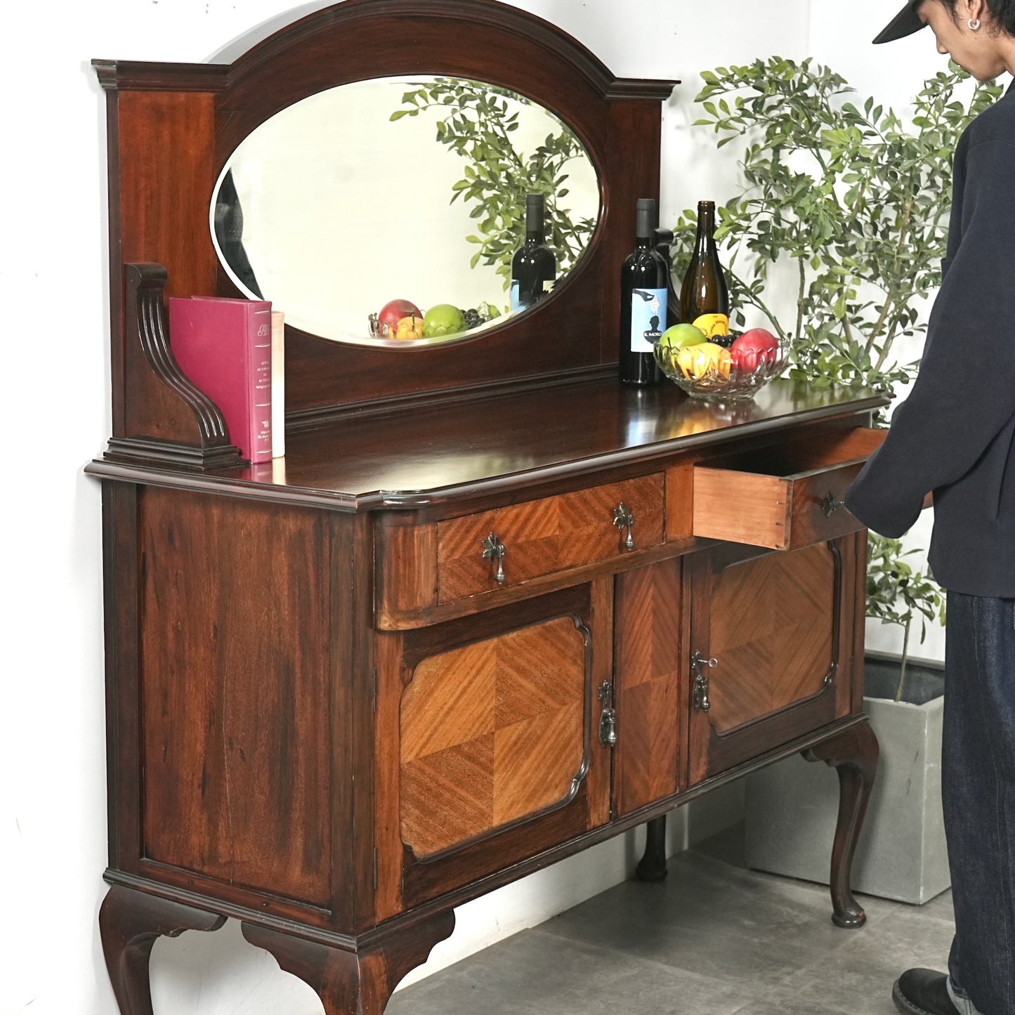 英国アンティーク ミラーバックサイドボード