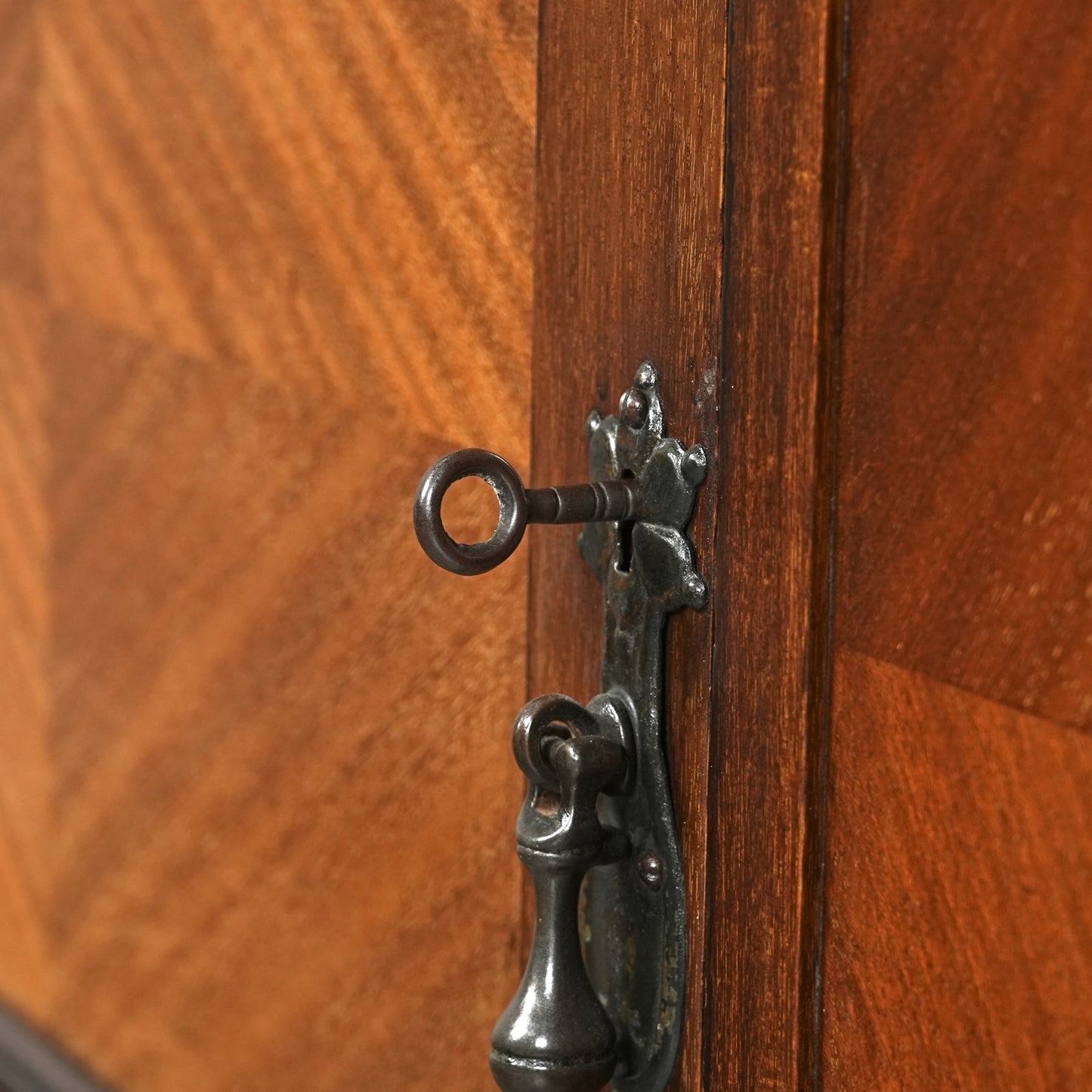 英国アンティーク ミラーバックサイドボード