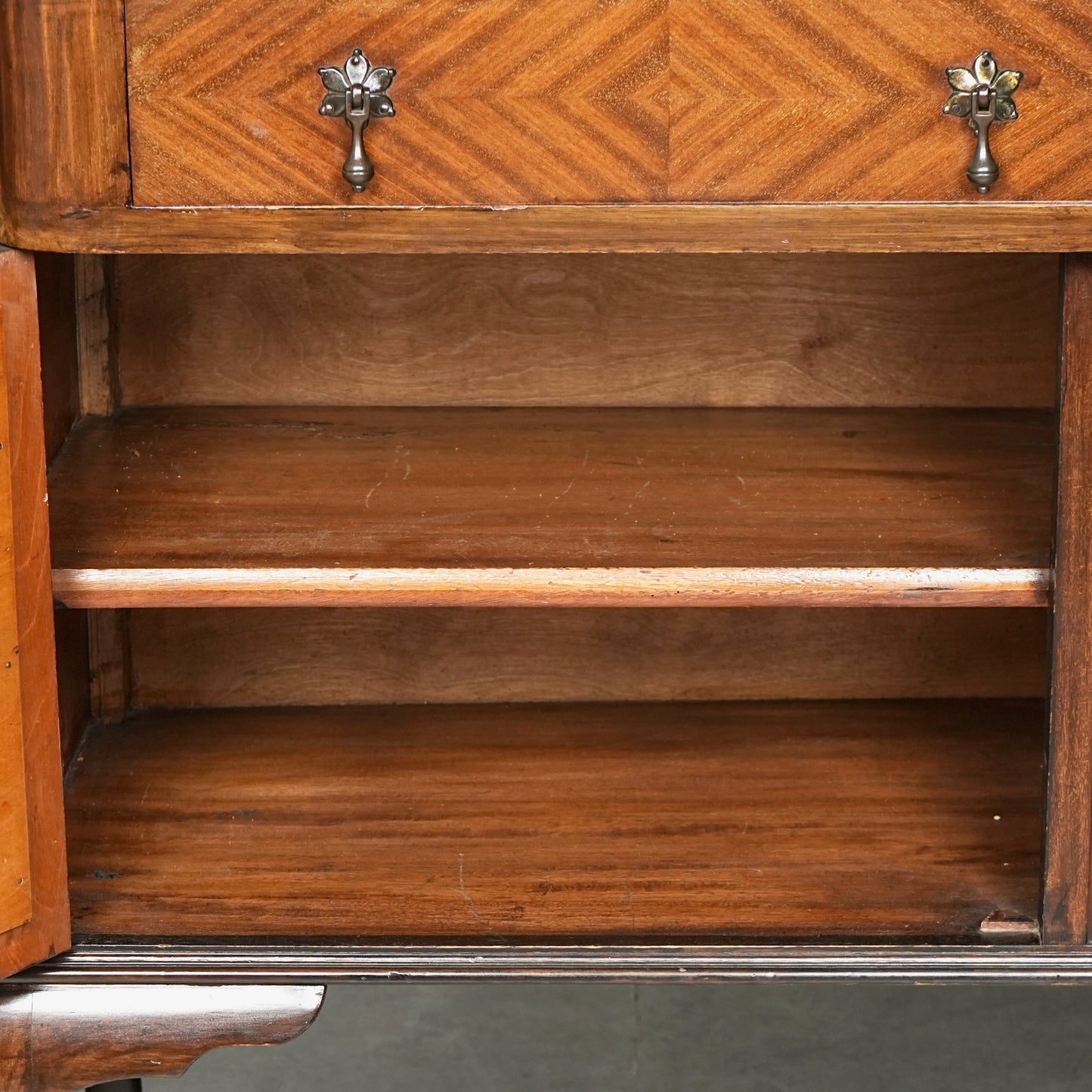 英国アンティーク ミラーバックサイドボード