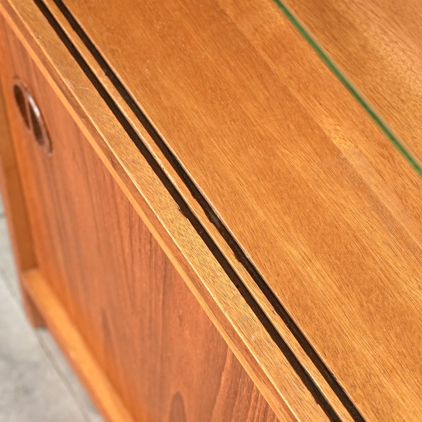 イギリスヴィンテージ ガラスキャビネット