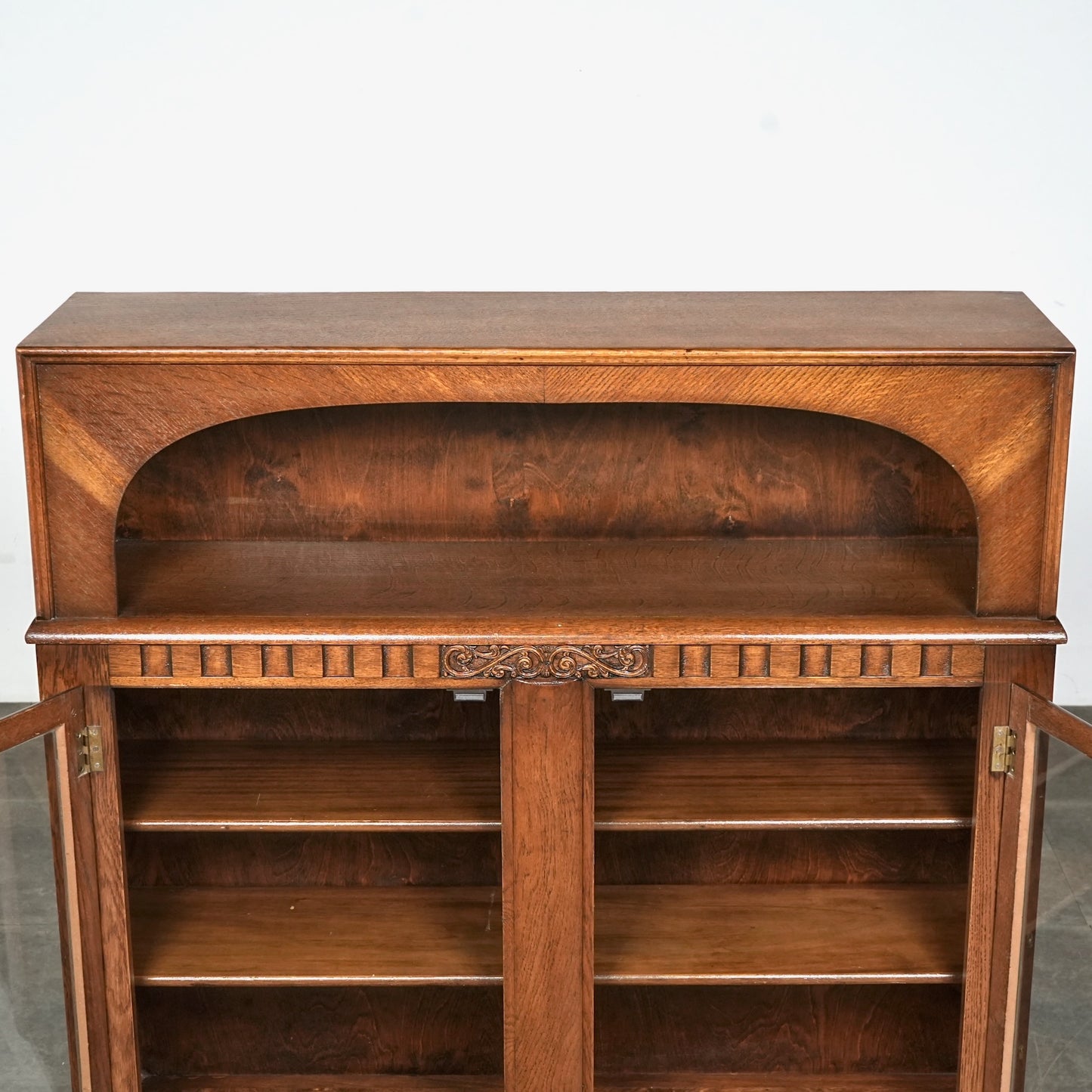 英国アンティーク ガラスキャビネット