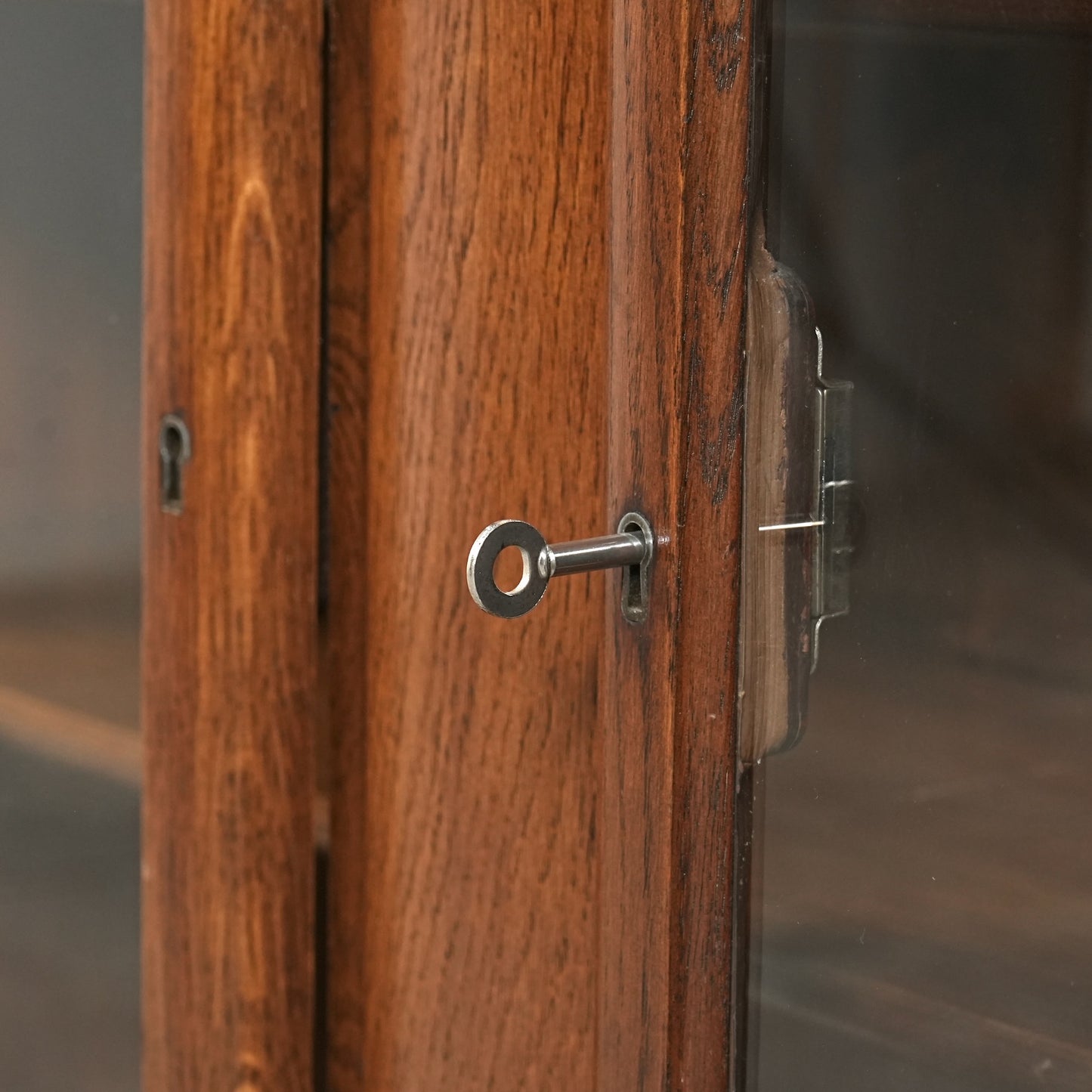 英国アンティーク ガラスキャビネット