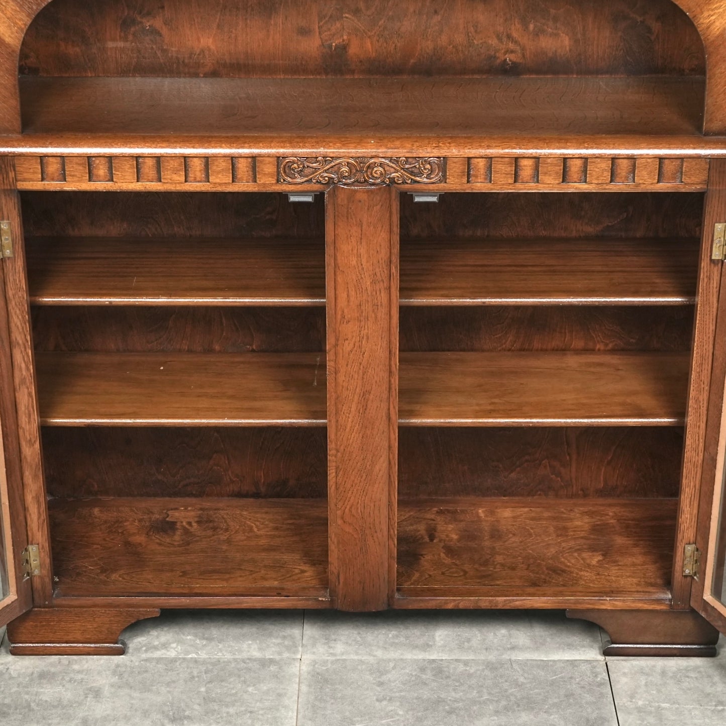 英国アンティーク ガラスキャビネット