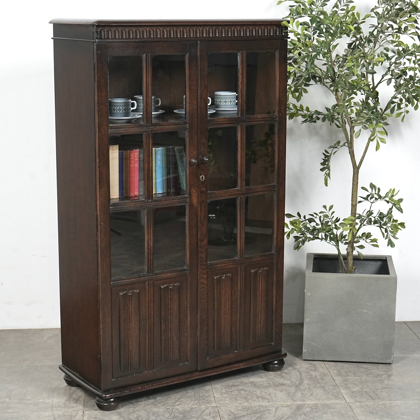 英国クラシック ヴィンテージ ガラスキャビネット