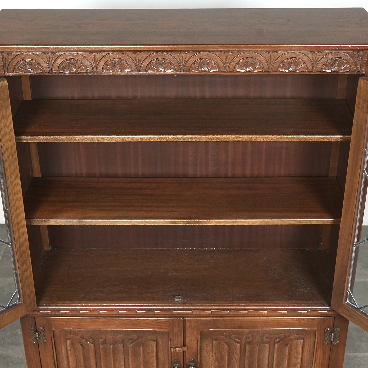 【JAYCEE FURNITURE】ヴィンテージ ガラスキャビネット