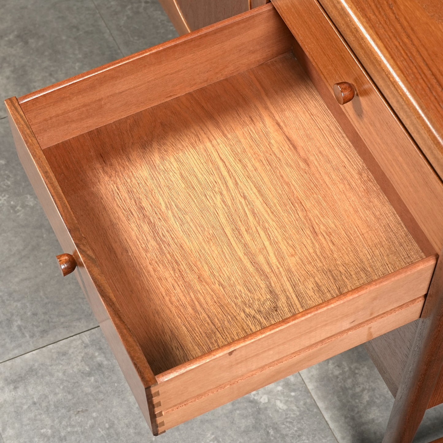 【NATHAN】ヴィンテージ サークルサイドボード