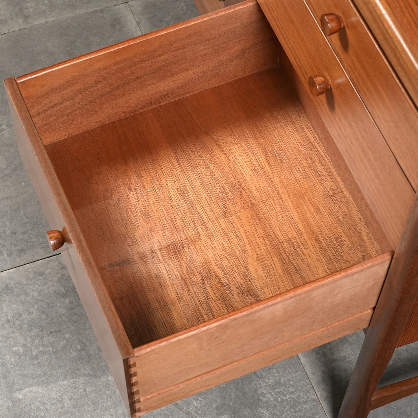 【NATHAN】ヴィンテージ サークルサイドボード