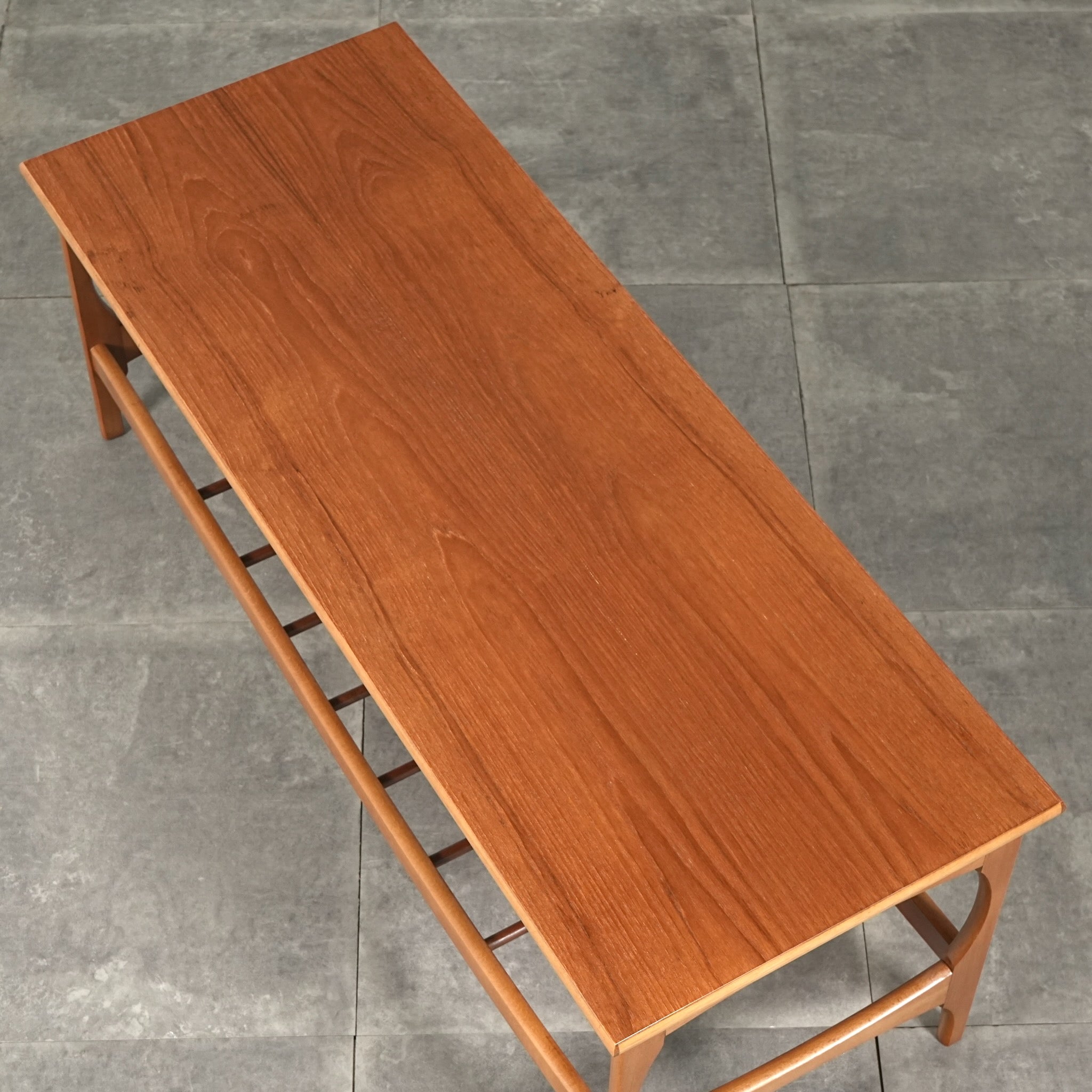 イギリスヴィンテージ ローテーブル – TIME HYPE