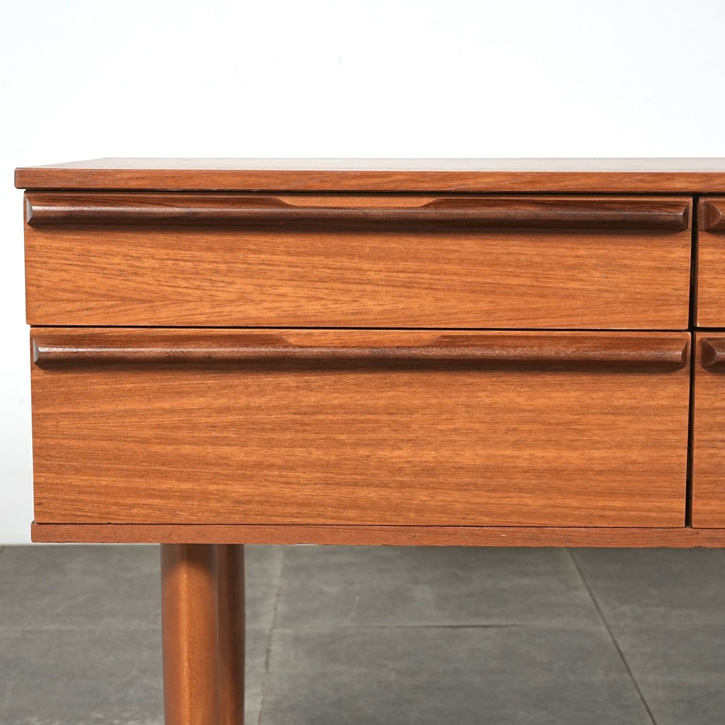 【AVALON】ヴィンテージ サイドボード