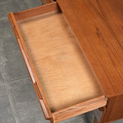 【AVALON】ヴィンテージ サイドボード