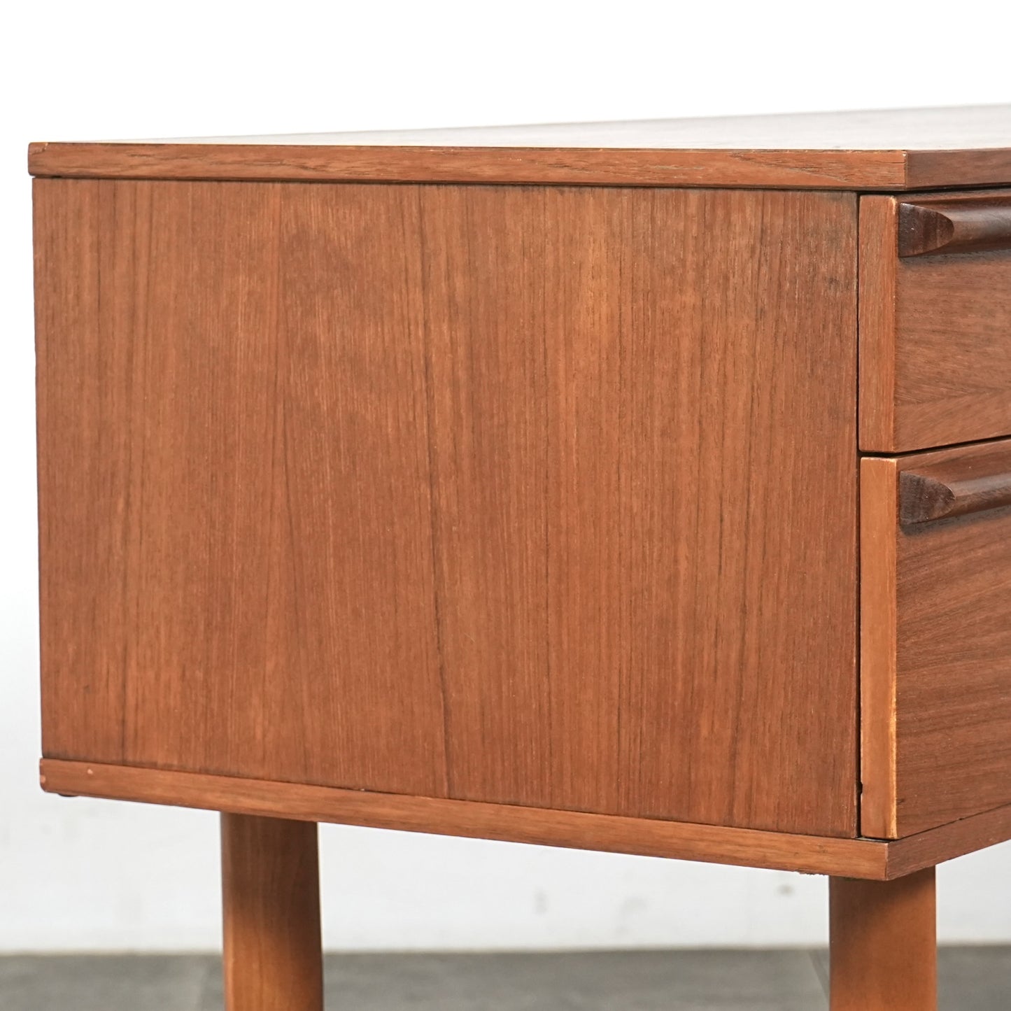 【AVALON】ヴィンテージ サイドボード