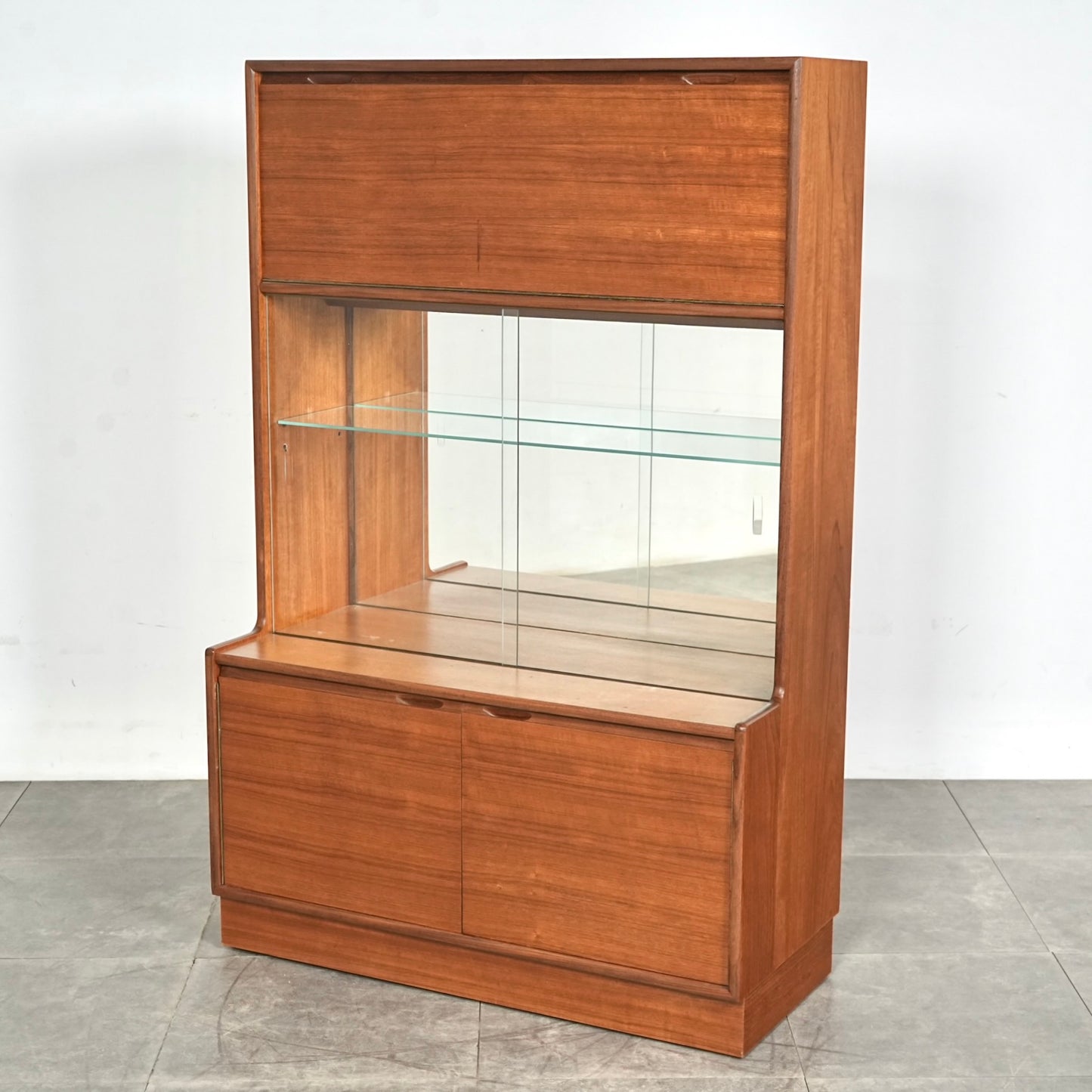 【Turnidge】ヴィンテージ ガラスキャビネット